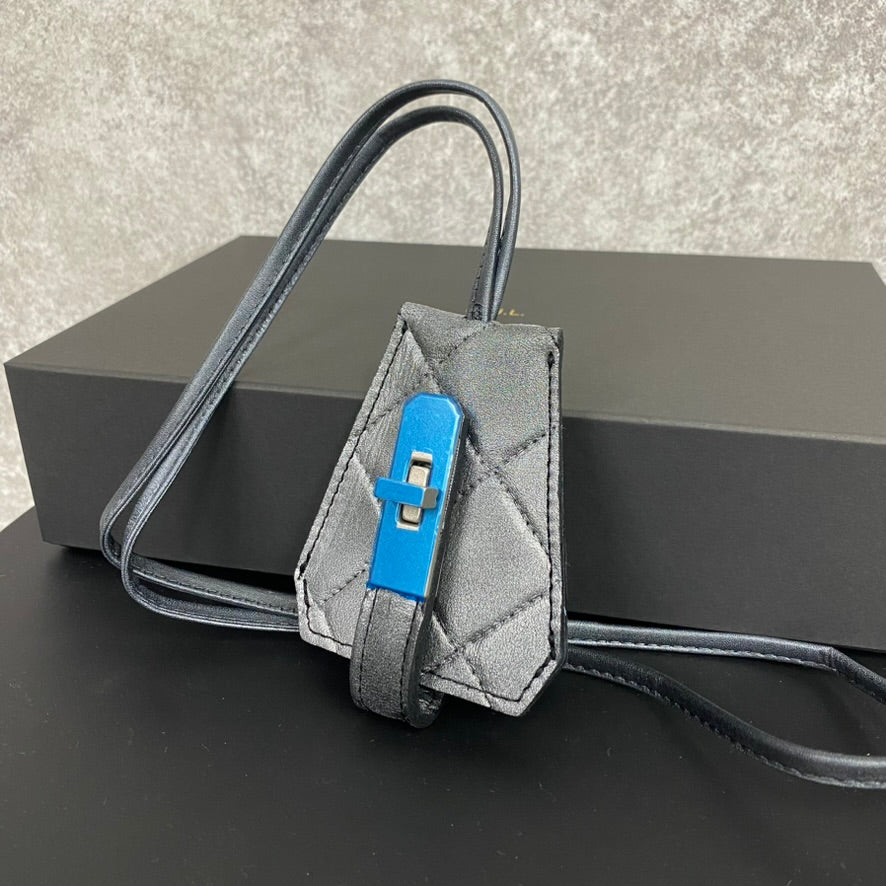 M.U.L.】レザーキーネックレス クラッキングシルバー キルティング型  