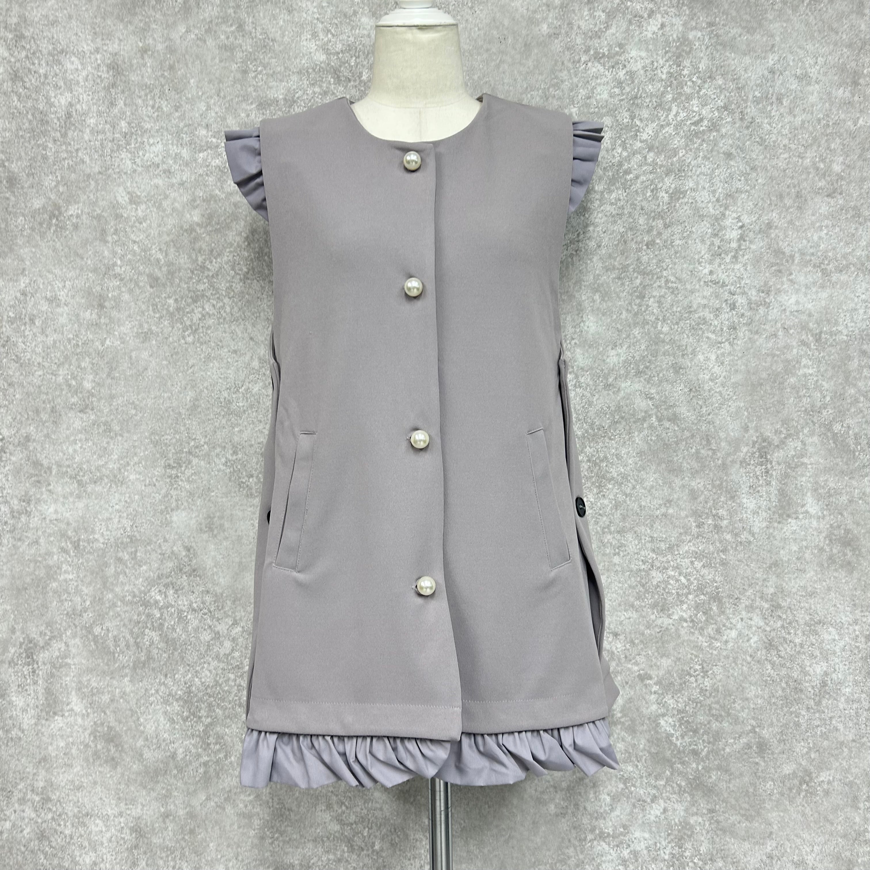 パールボタンベスト(フリル取り外し可) -グレー- ※3/12〜18頃より順次発送予定