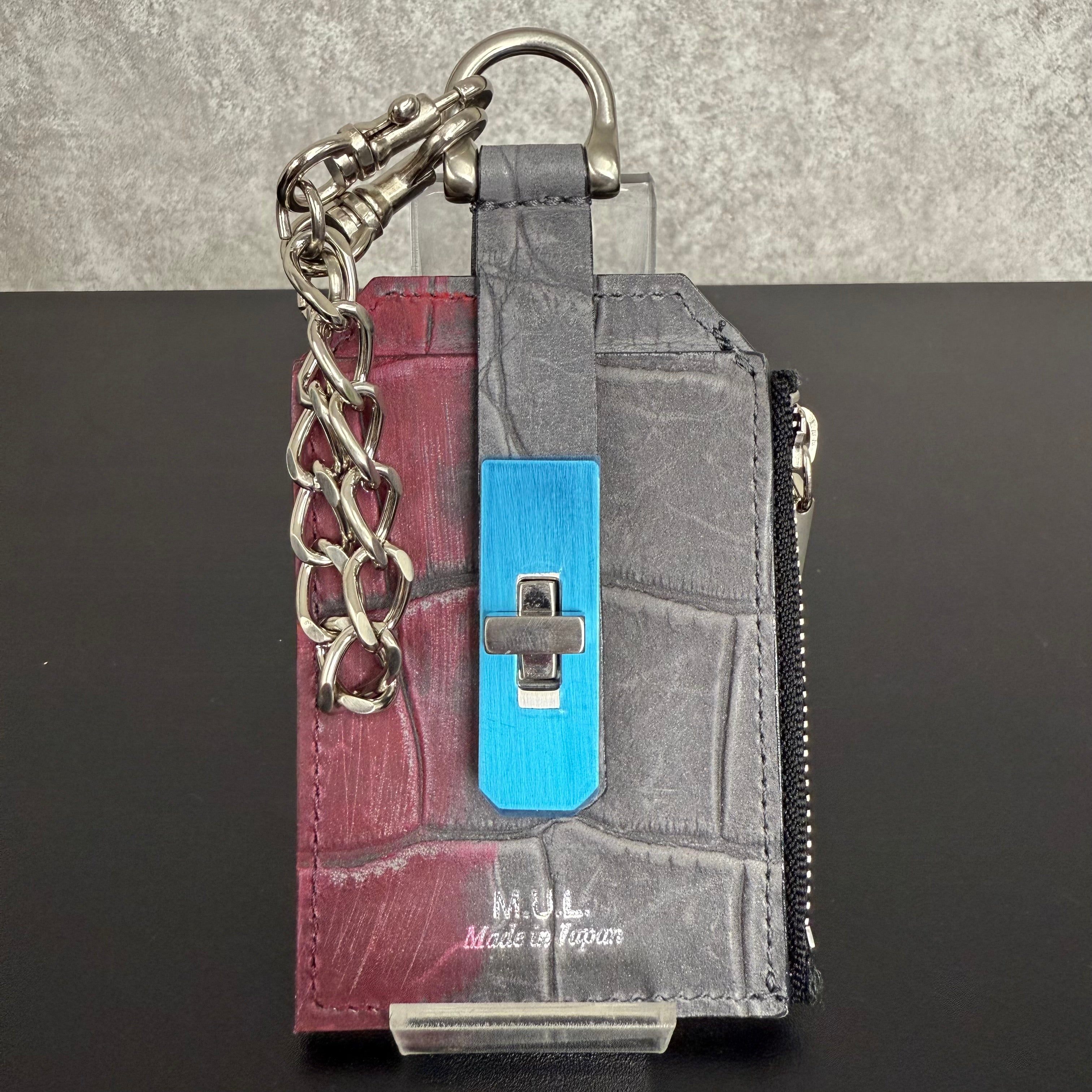 【MUL028】チェーンパスケース ‐グレー‐ クロコダイル型押し シルバー金具 ピンクライン入り ※7/2〜7/12より事務所から順次発送予定