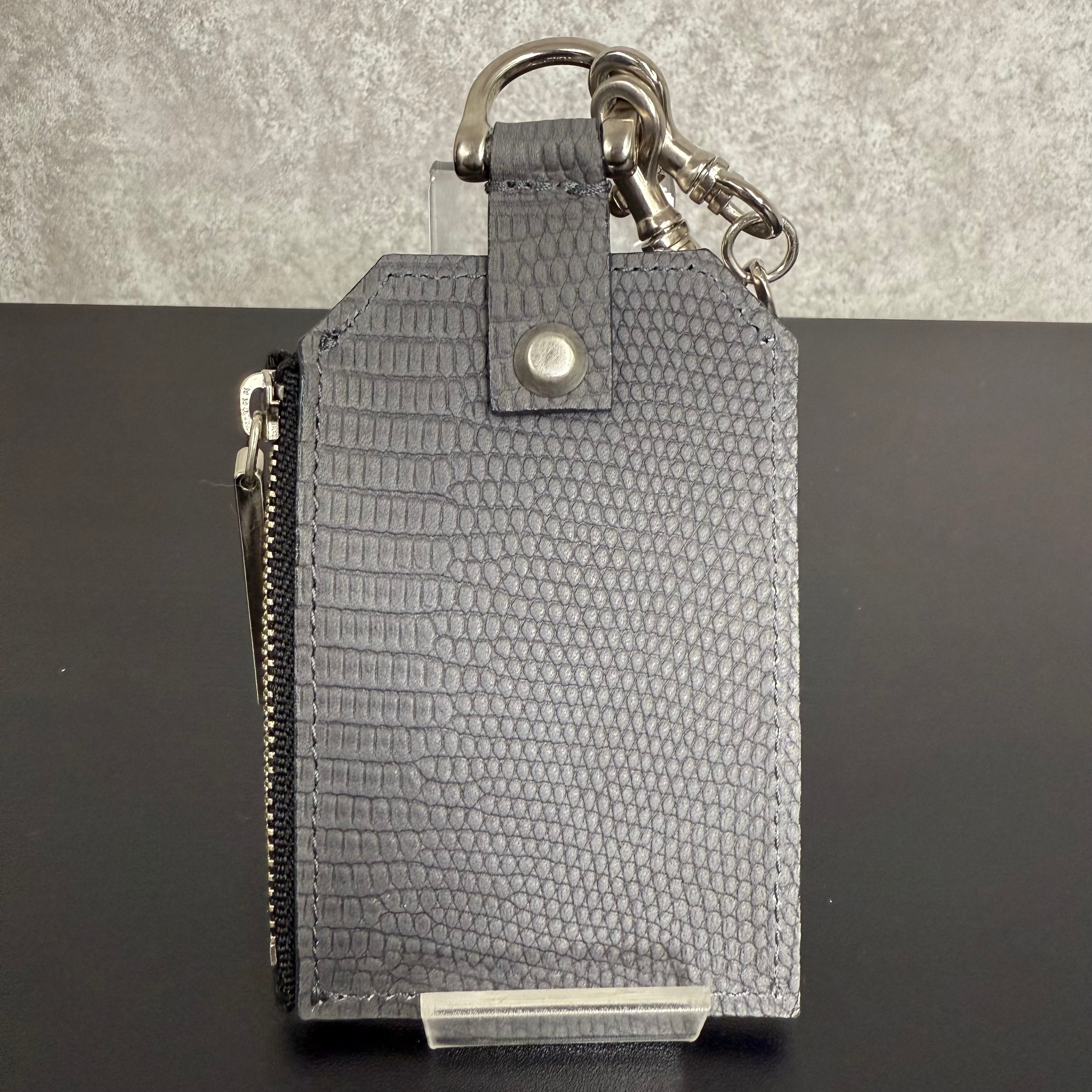 【MUL028】チェーンパスケース ‐グレー‐ リザード型押し シルバー金具 ピンクライン入り ※7/2〜7/12より事務所から順次発送予定