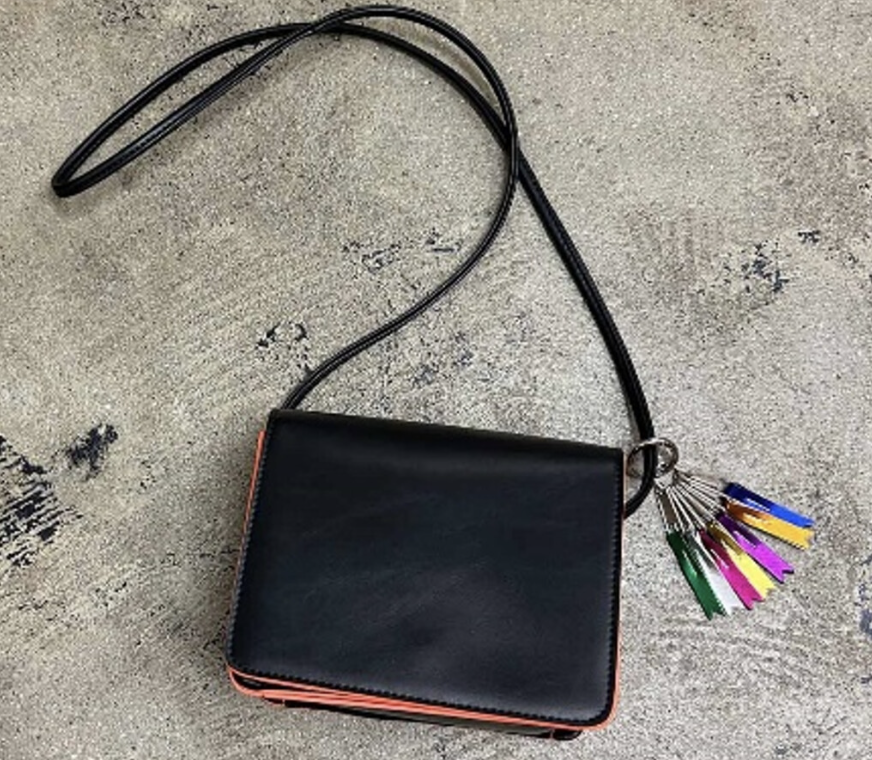 【cheek】コンパクト合皮ラインミニショルダー -ブラック- ※5/7~5/13迄に順次配送予定