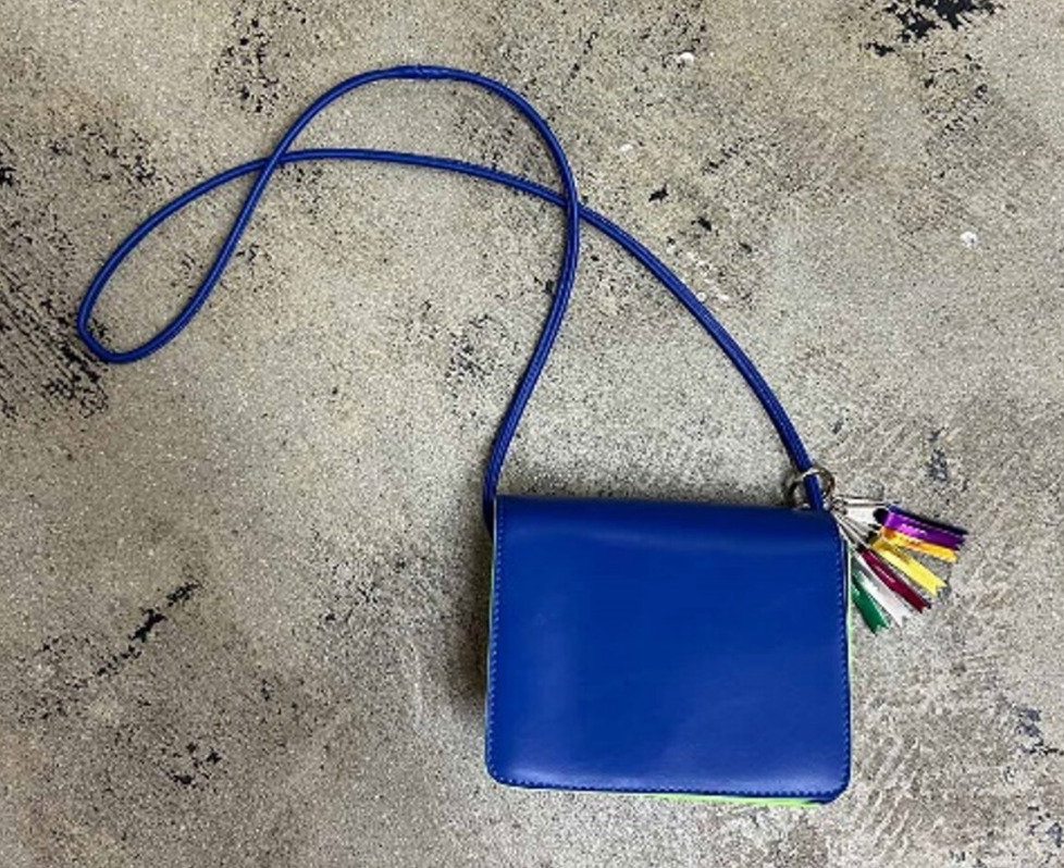 【cheek】コンパクト合皮ラインミニショルダー -ブルー-※5/7~5/13迄に順次配送予定