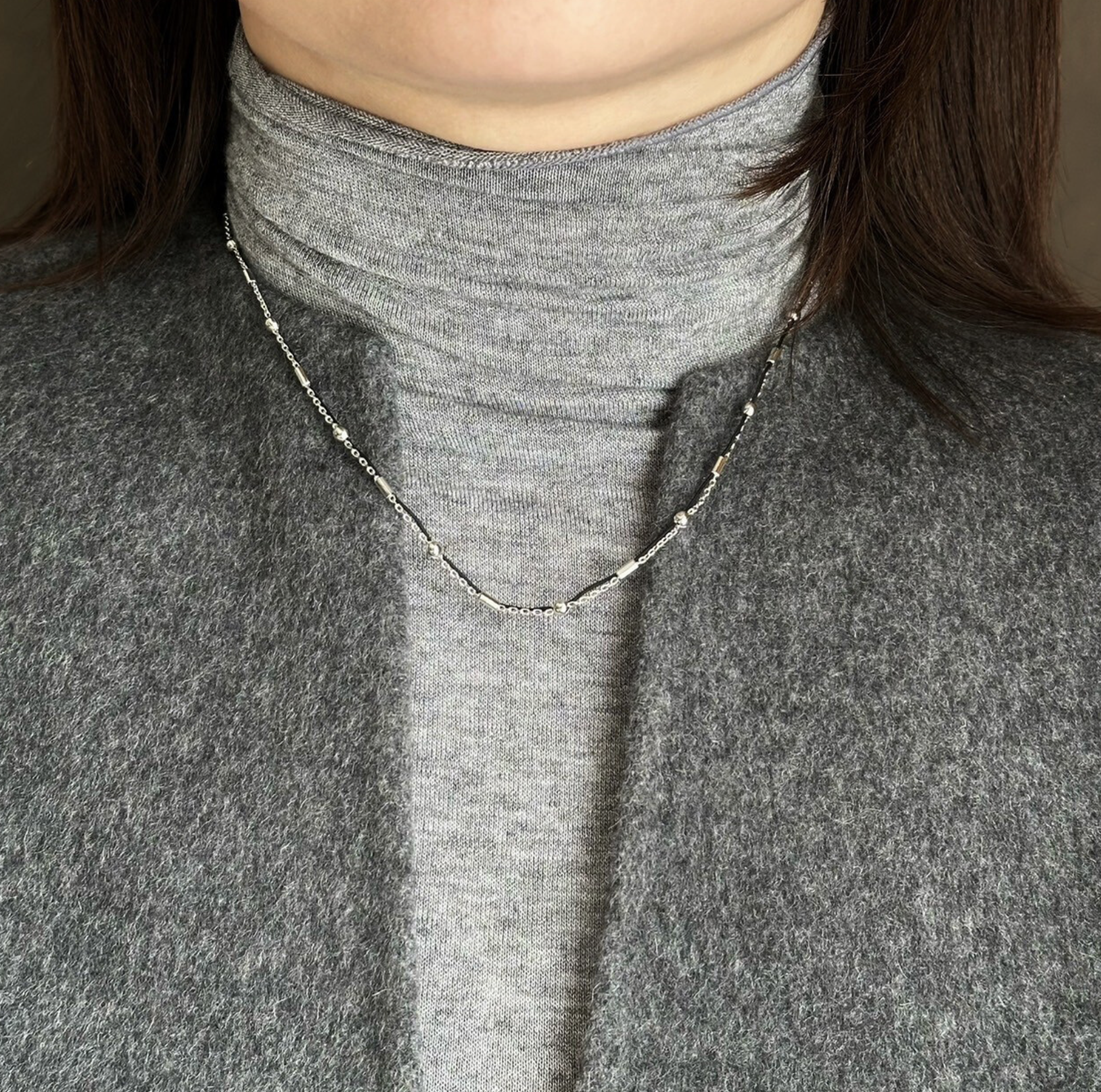 メタルボールとブラックコードのコンビネックレス -シルバー- ※7/30〜8/5迄に順次発送予定