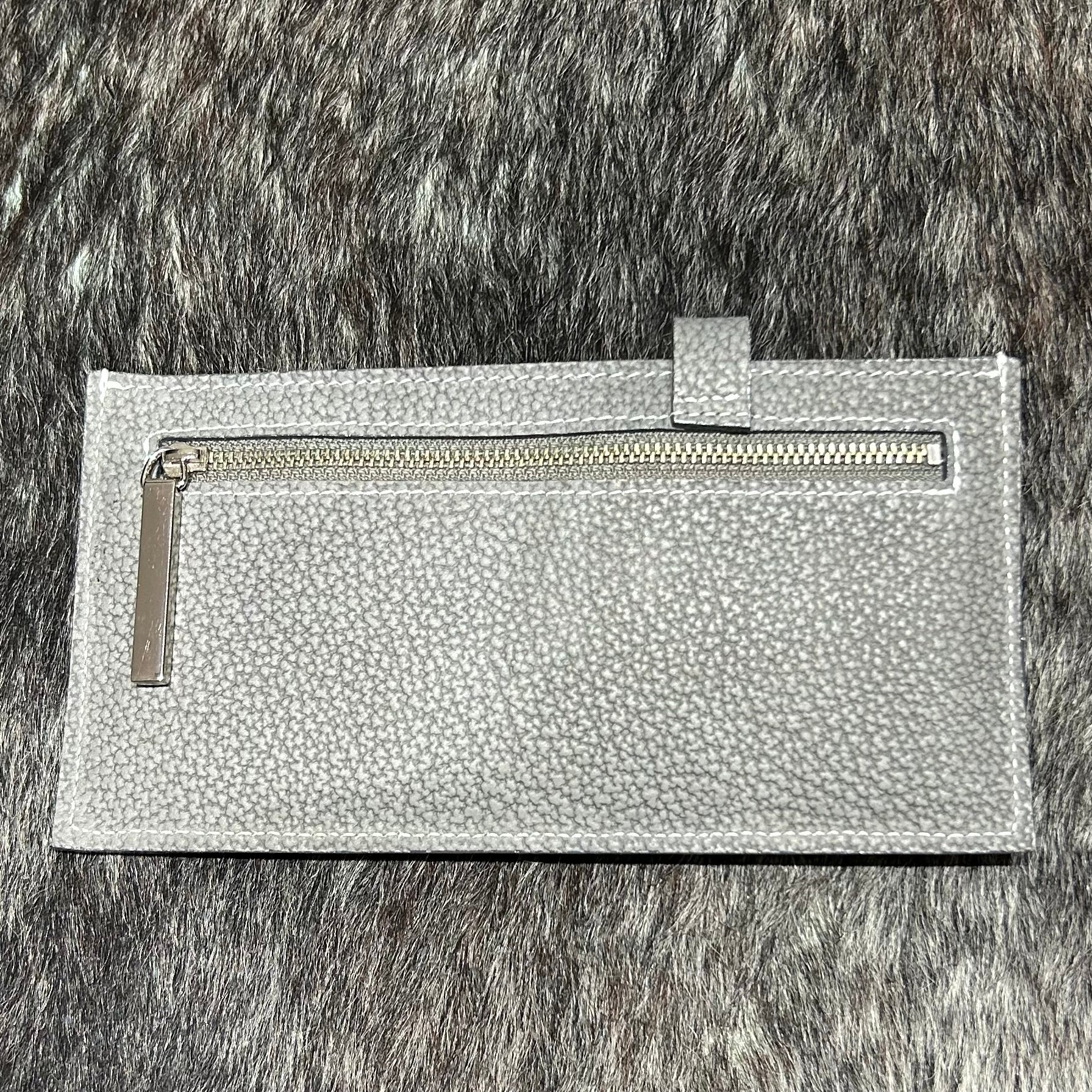 ⚠️予約【M.U.L.】 フラットロングウォレット シボ型押し -アイスグレー- ※R7. 6月末納品予定