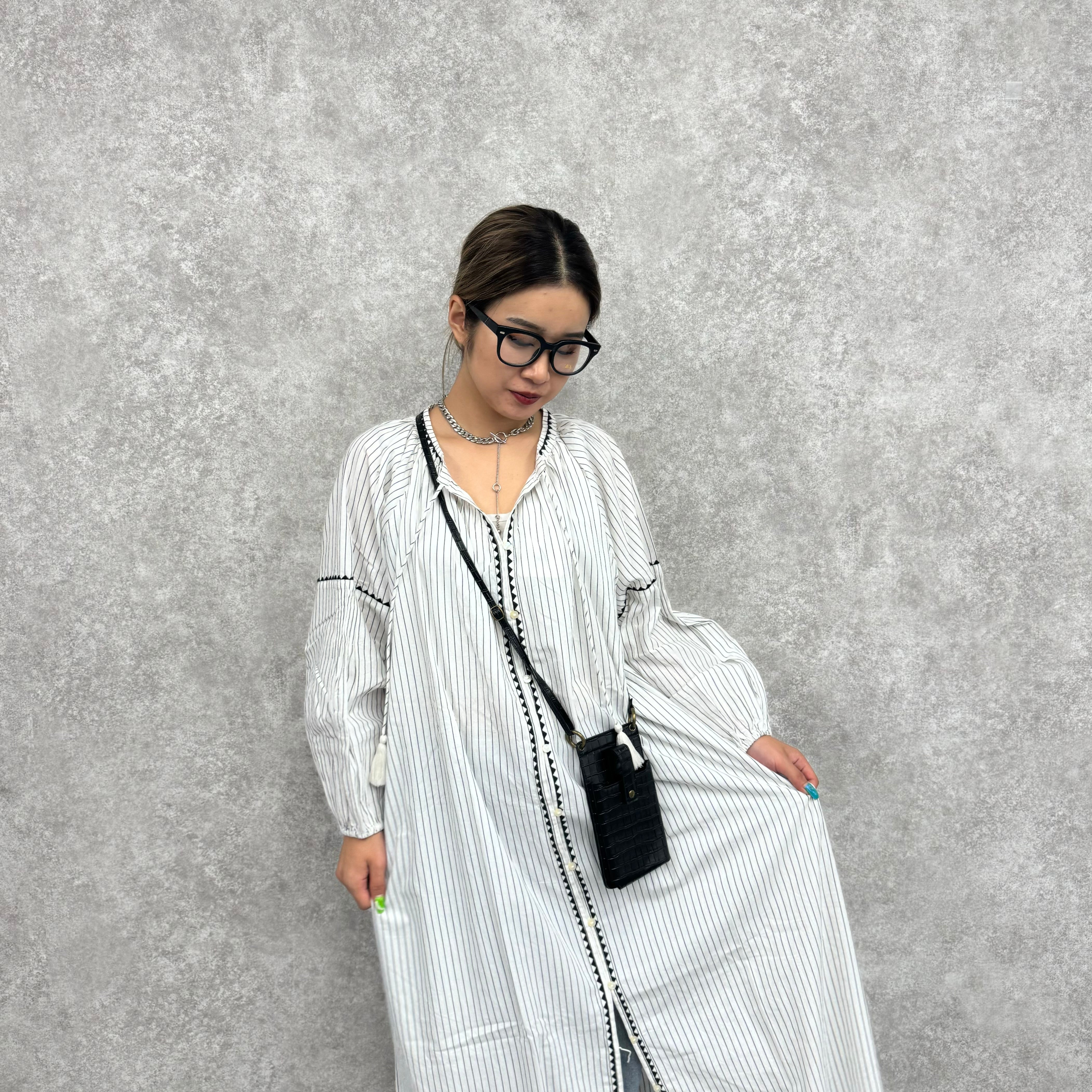 【hunch】キャンブリックボイル 配色刺繍ワンピース -オフホワイト- ※8/27-9/2より順次配送予定