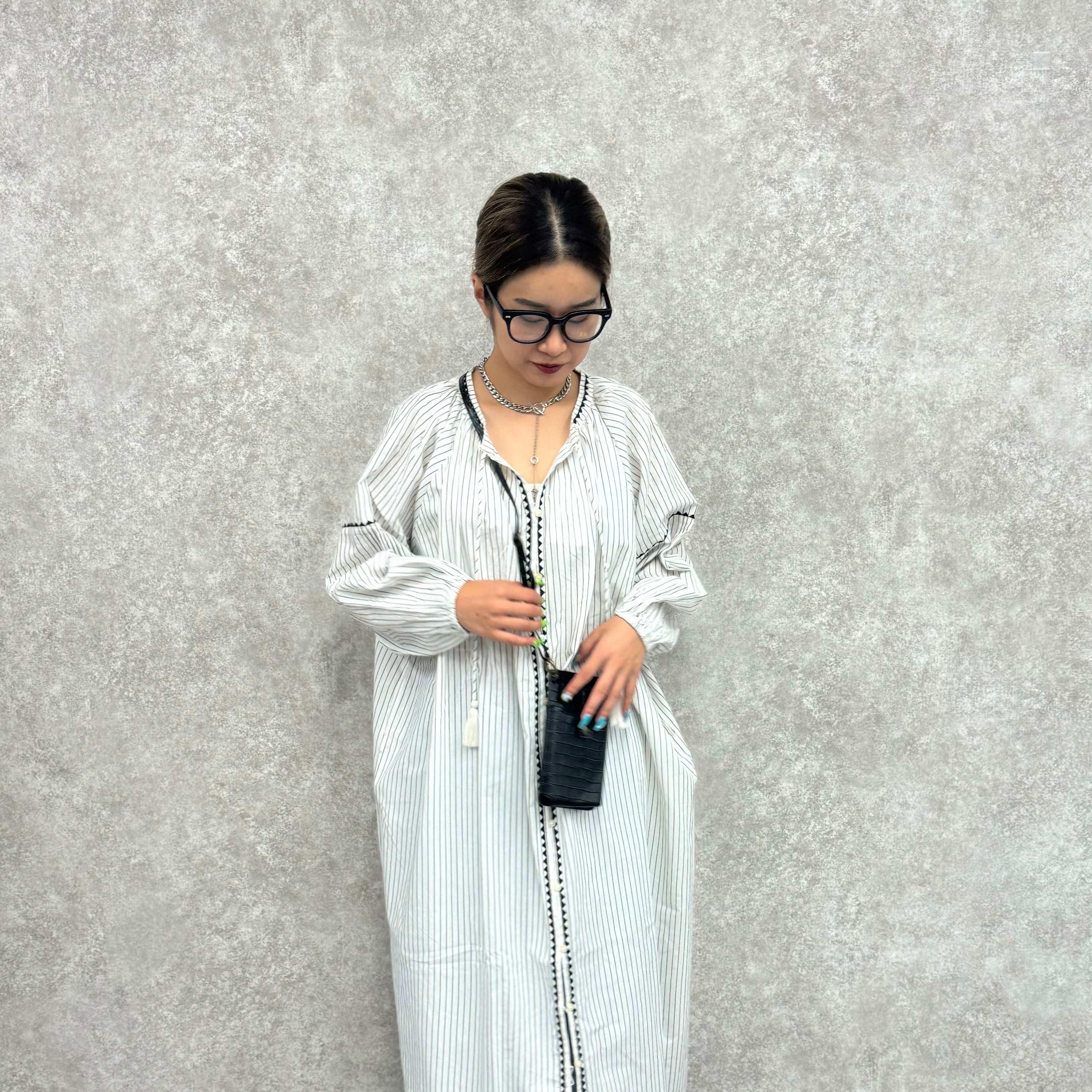 【hunch】キャンブリックボイル 配色刺繍ワンピース -オフホワイト- ※8/27-9/2より順次配送予定