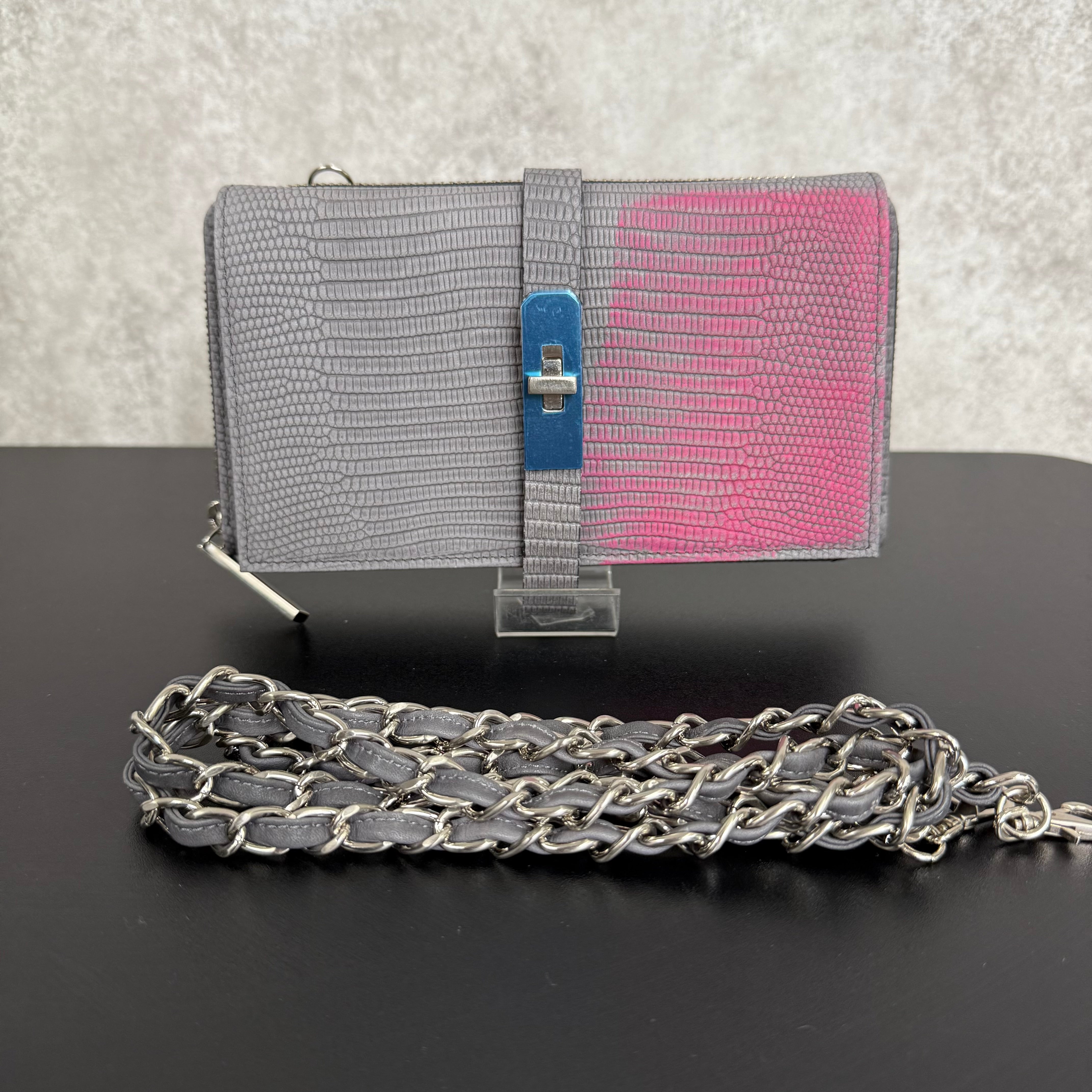 【MUL008】ウォレットショルダー -グレー‐ リザード型押し シルバー金具 チェーンショルダー ピンクライン入り ※7/2〜7/12より事務所から順次発送予定