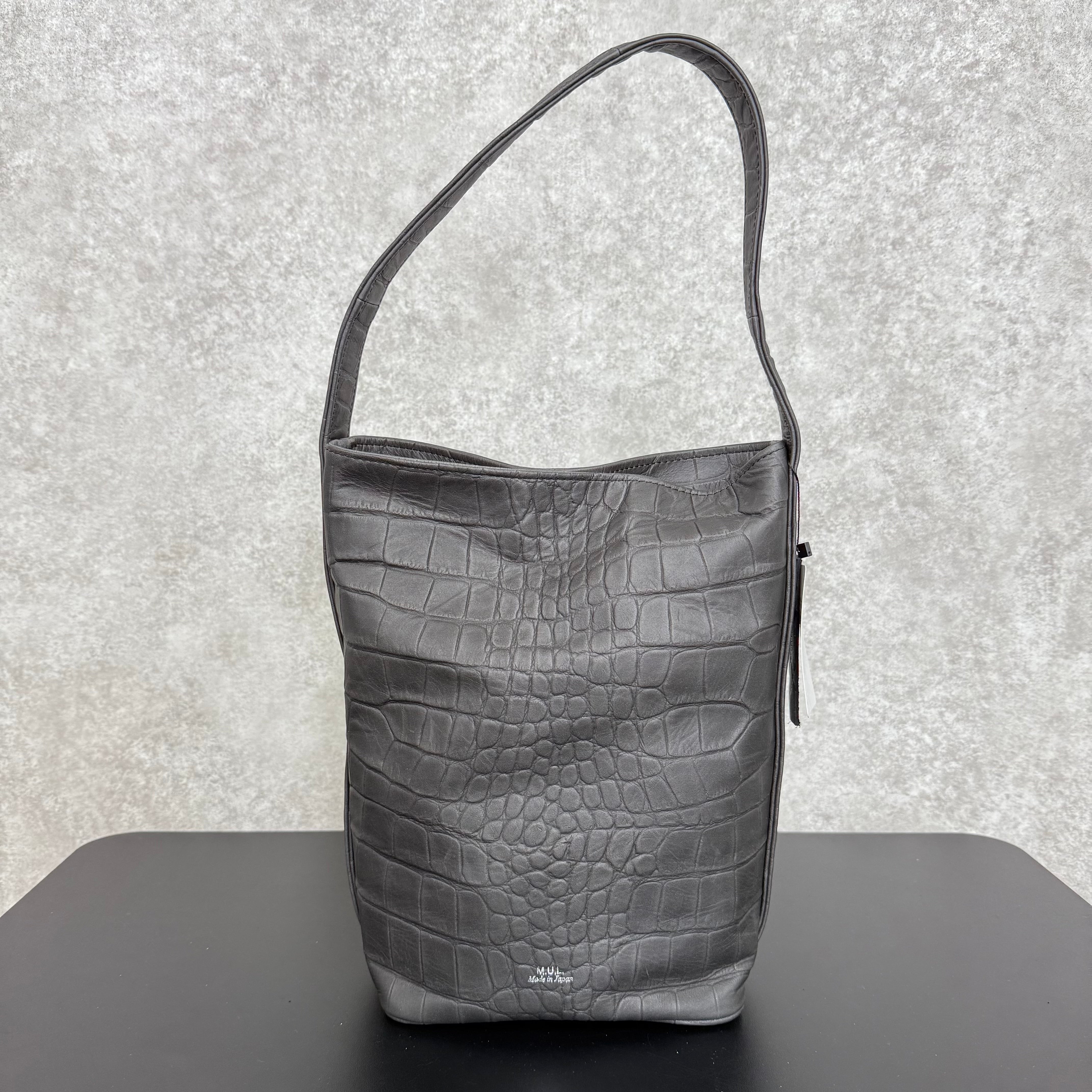 【MUL084】バケットトートS ‐スモーキーブラック- クロコダイル型押し ※7/2〜7/12より事務所から順次発送予定