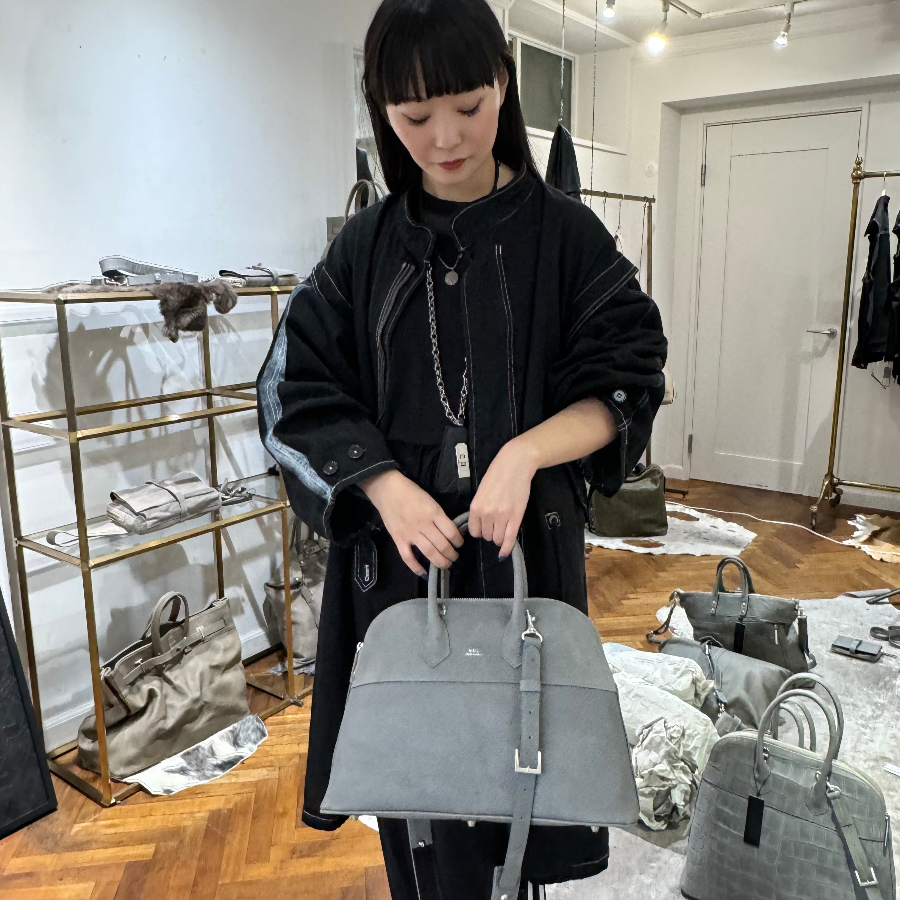 ⚠️予約【M.U.L.】ラウンドトート シボ型押し -アイスグレー- ※R7. 6月末納品予定