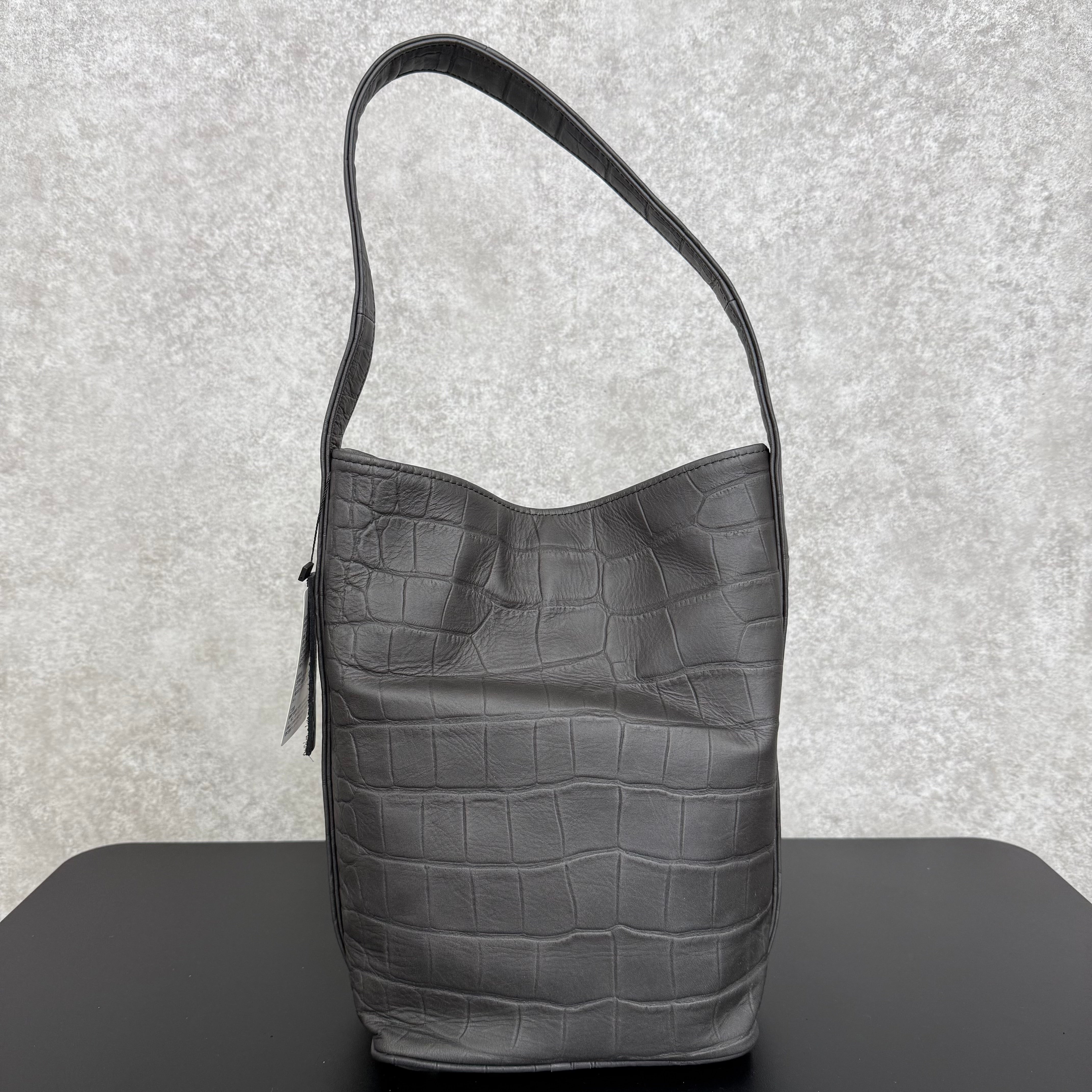 【MUL084】バケットトートS ‐スモーキーブラック- クロコダイル型押し ※7/2〜7/12より事務所から順次発送予定