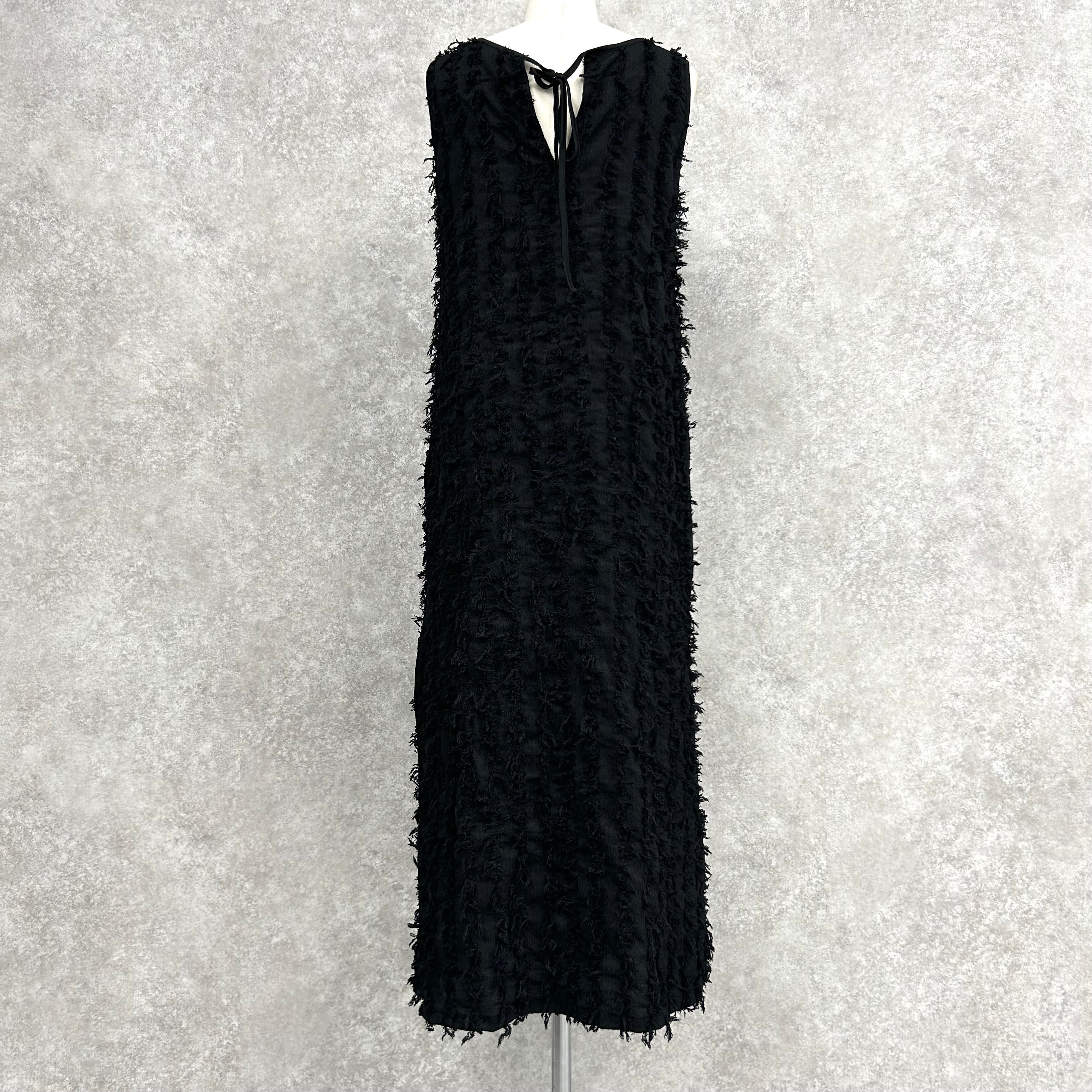 カットフリンジノースリーブワンピース -ブラック- ※4/2~4/8迄に順次発送予定