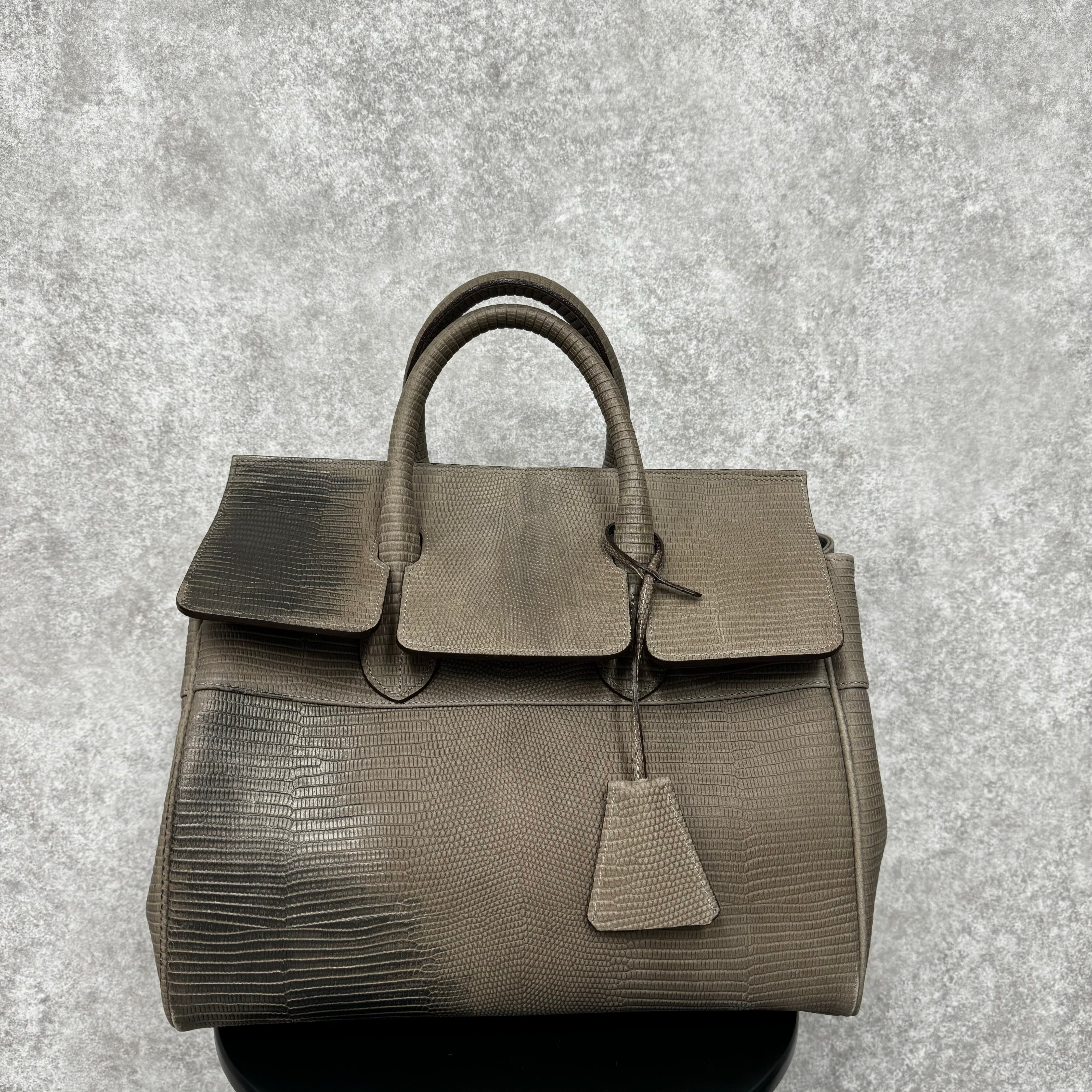 【M.U.L.】フラップトートS 汚し加工 リザード型押し -グレージュ‐ ※12/9〜16より順次発送