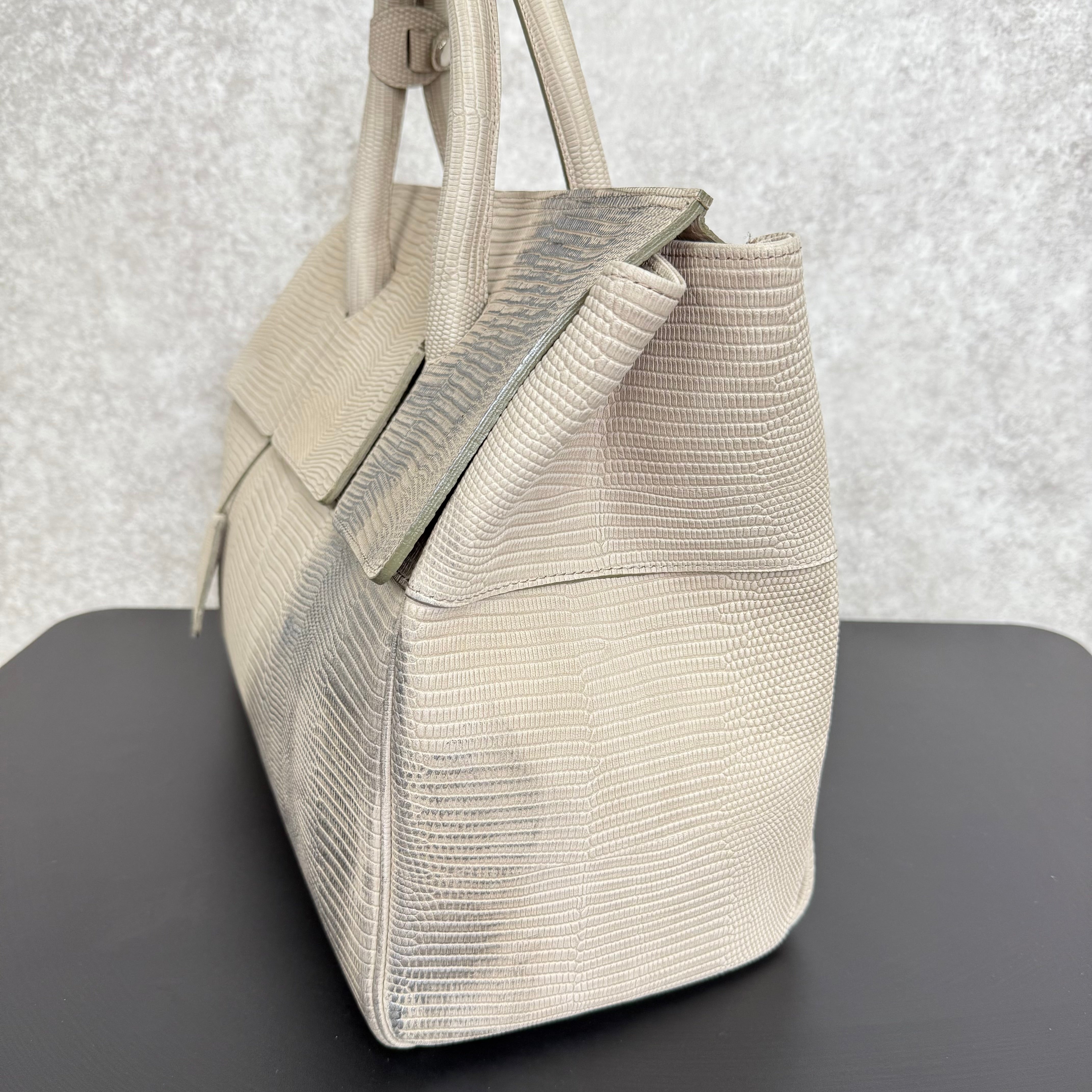 【MUL116】フラップトートM -ライトグレージュ- リザ―ド型押し メタリックシルバーライン入り ※7/2〜7/12より事務所から順次発送予定