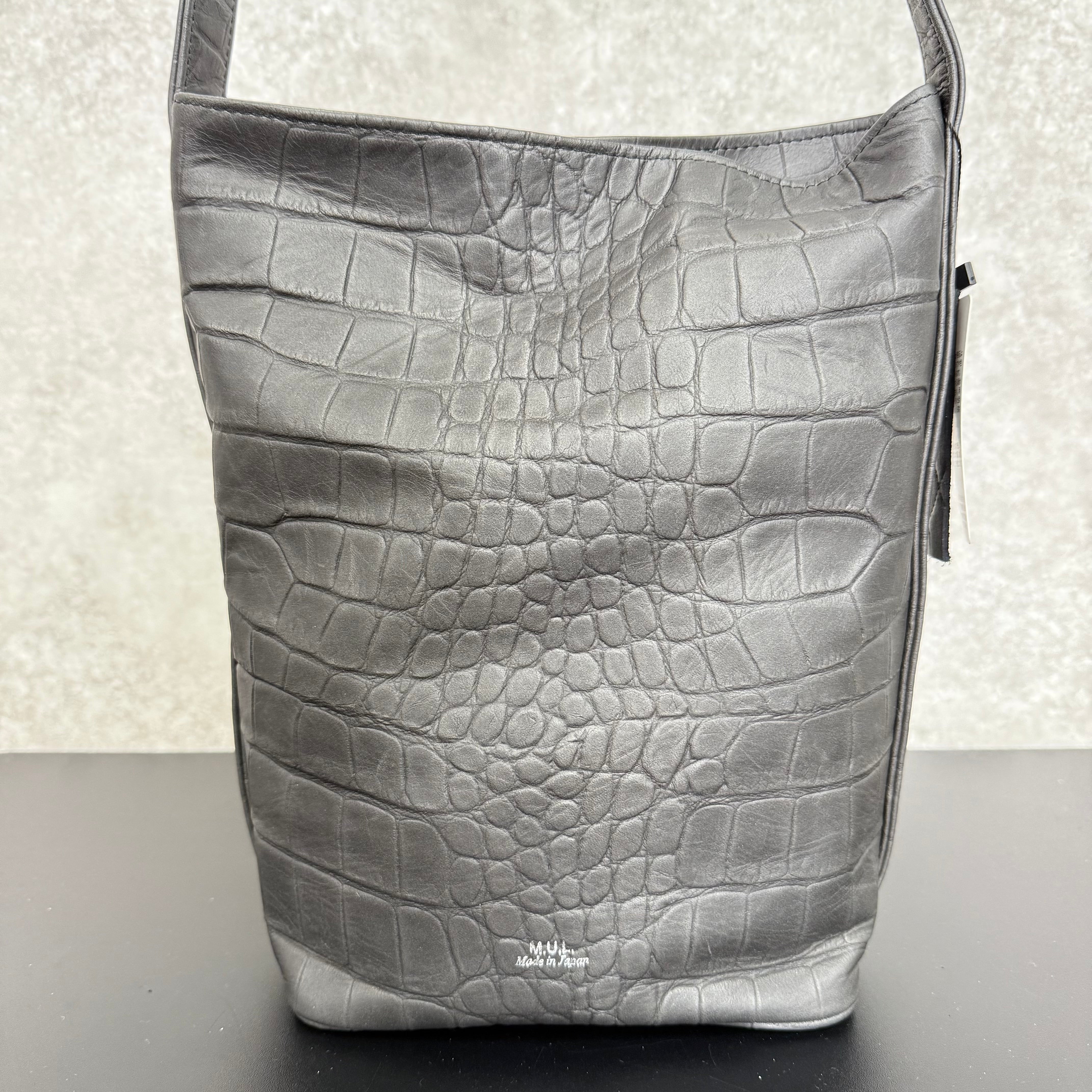 【MUL084】バケットトートS ‐スモーキーブラック- クロコダイル型押し ※7/2〜7/12より事務所から順次発送予定