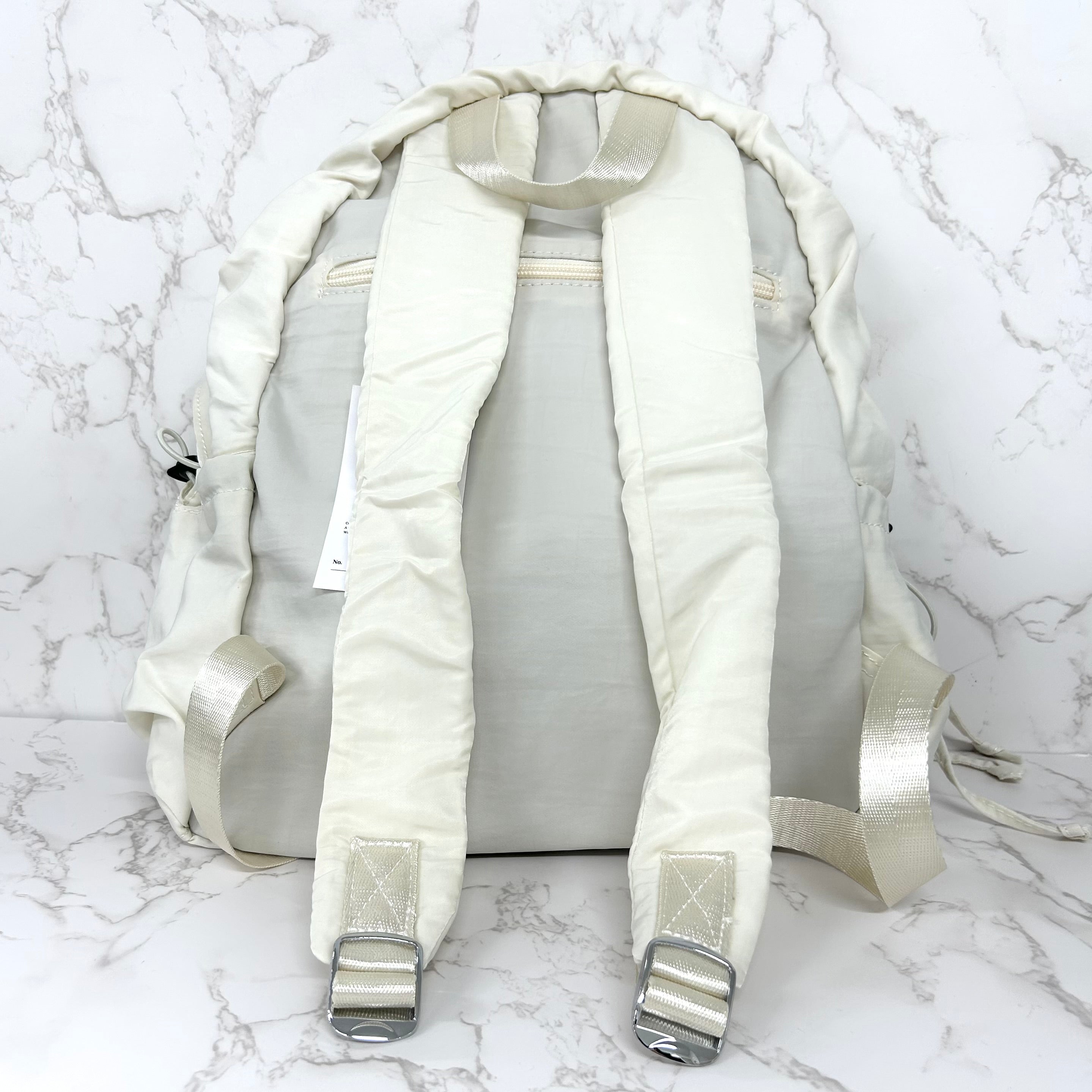 大特価!【Nb0352】ポケットデザインバックパック -ホワイト- ※2週間前後で順次発送