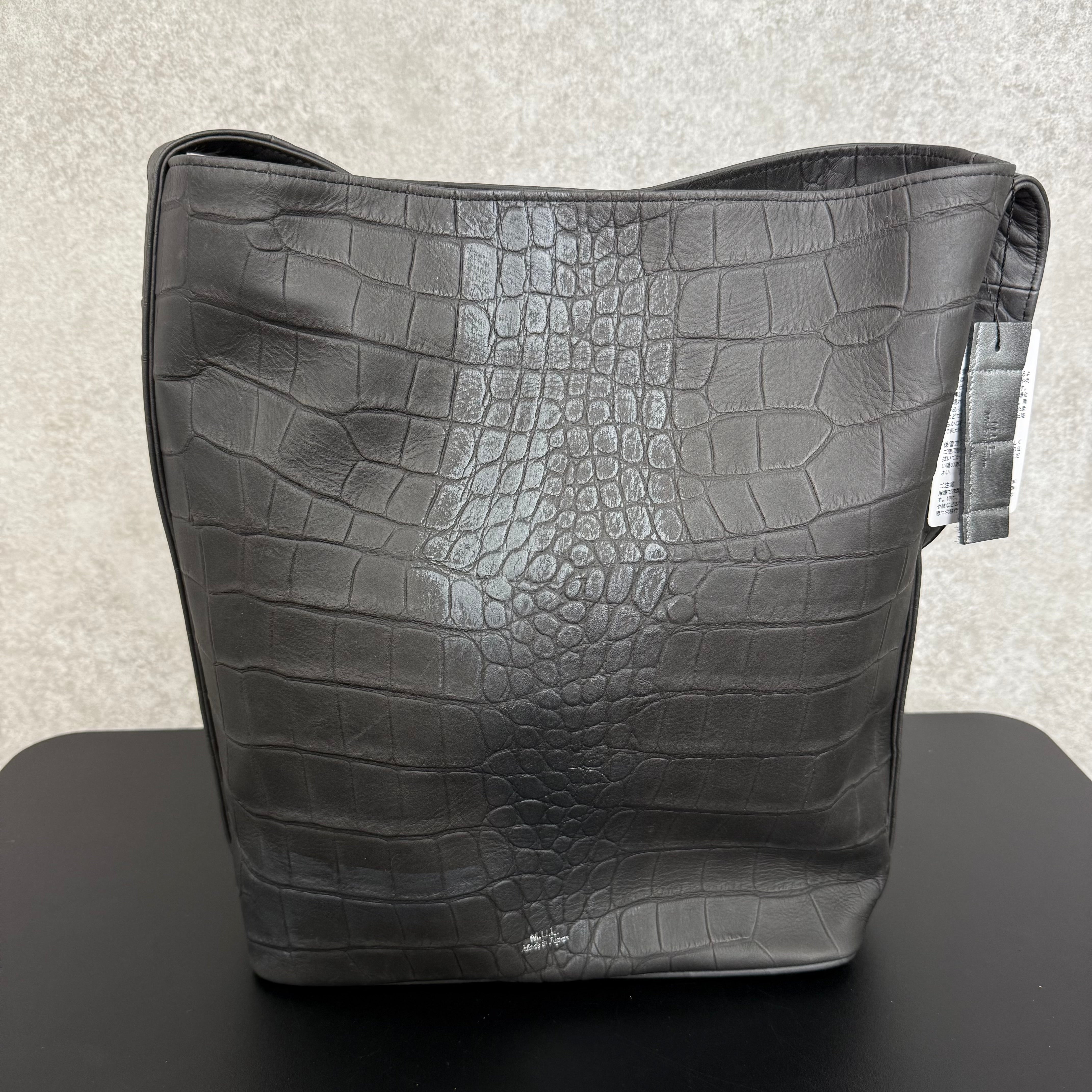 【MUL085】バケットトートM -スモーキーブラック- クロコダイル型押し シルバーライン入り ※7/2〜7/12より事務所から順次発送予定