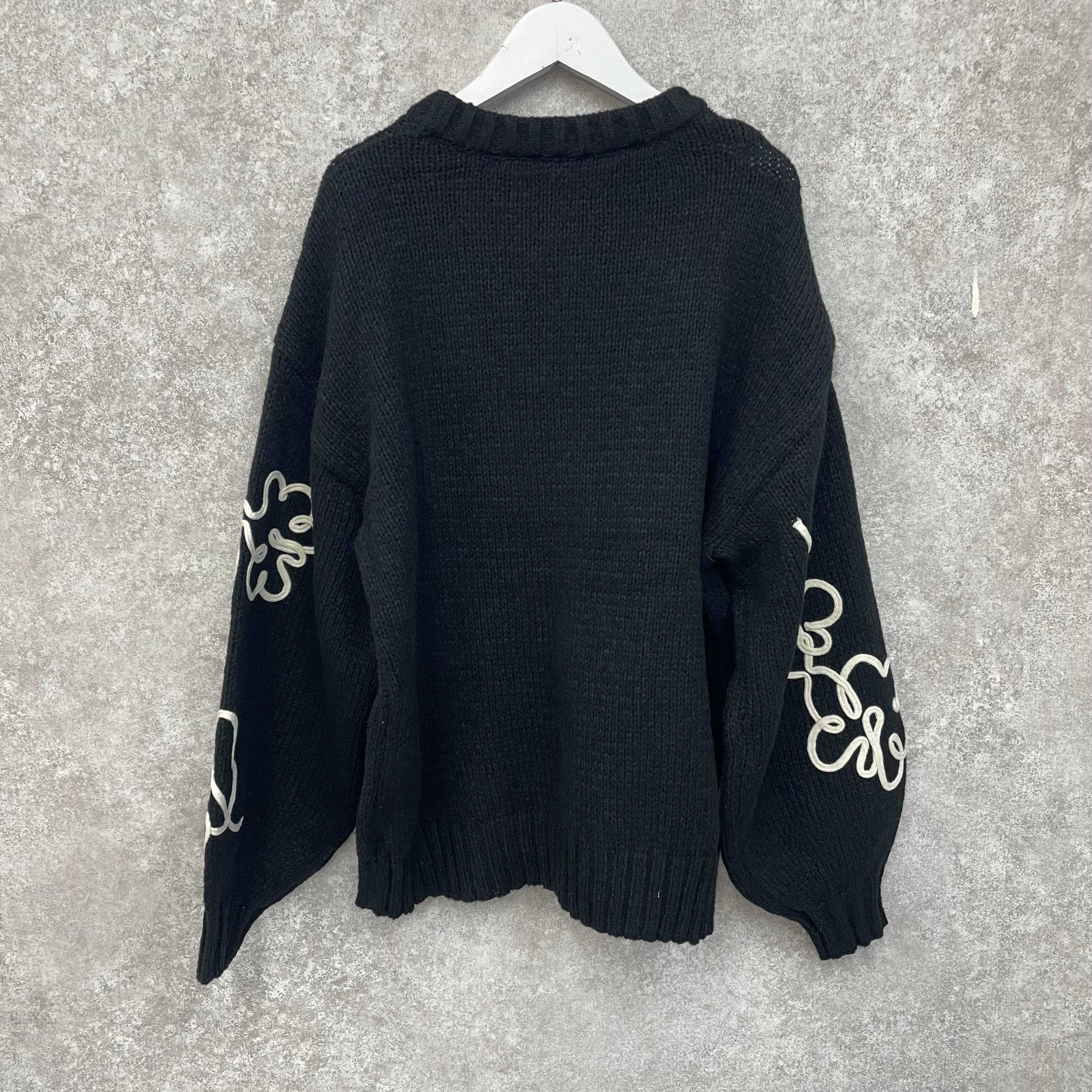 【広告の品🉐】ウールライクフラワー刺繍プルオーバー ブラック ※1/14~20頃より順次配送予定