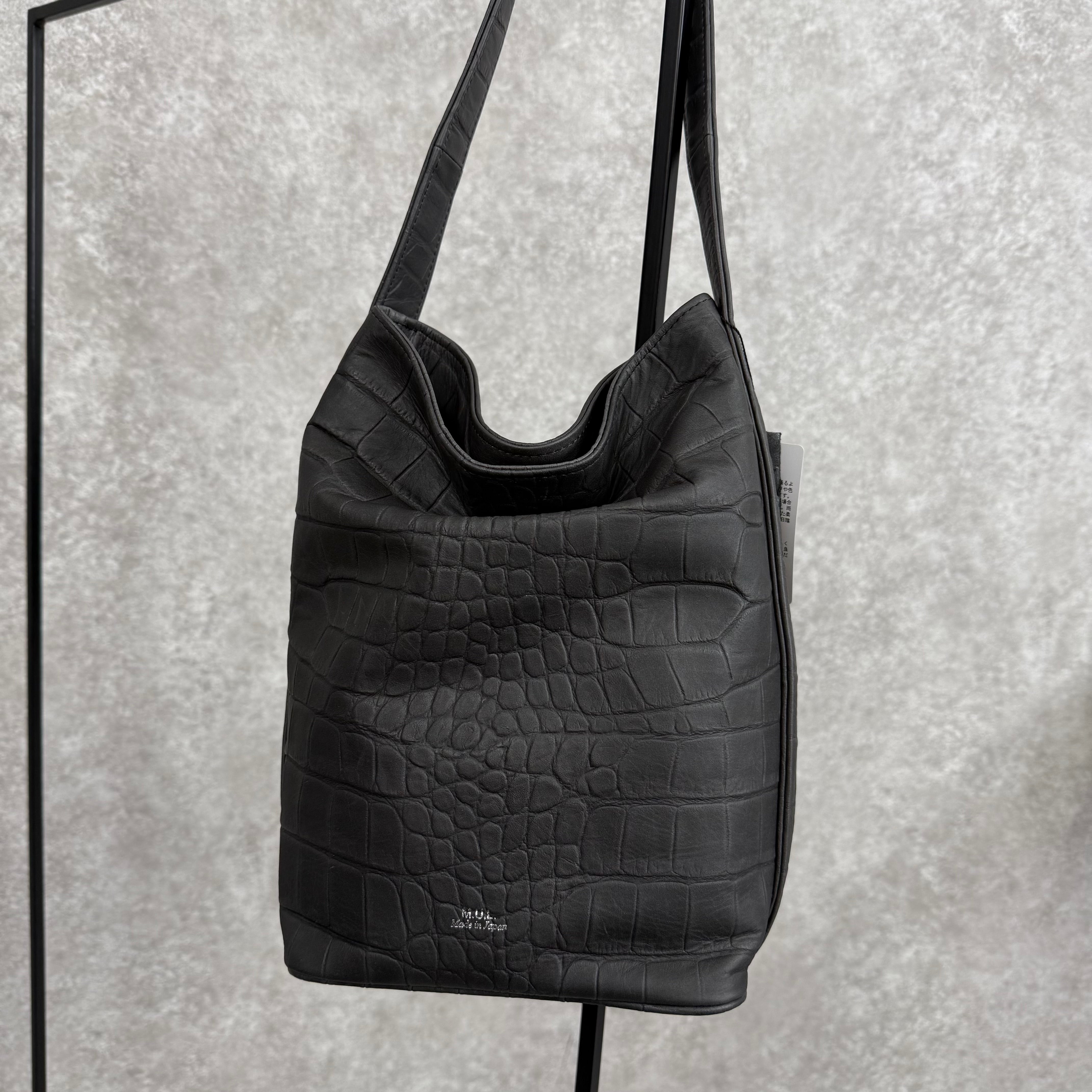 【MUL084】バケットトートS ‐スモーキーブラック- クロコダイル型押し ※7/2〜7/12より事務所から順次発送予定