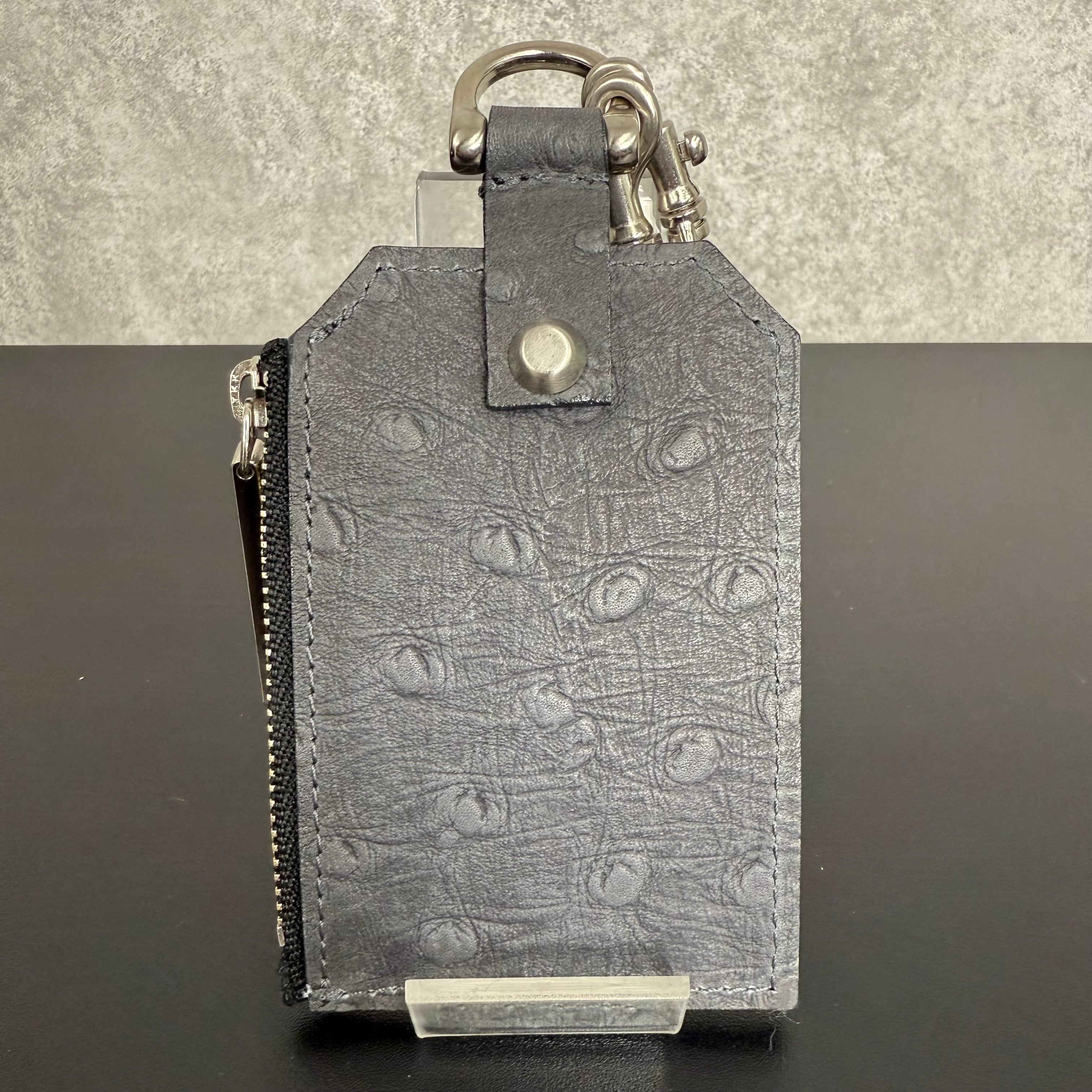 【MUL028】チェーンパスケース ‐グレー‐ オーストリッチ型押し シルバー金具 ピンクライン入り ※7/2〜7/12より事務所から順次発送予定