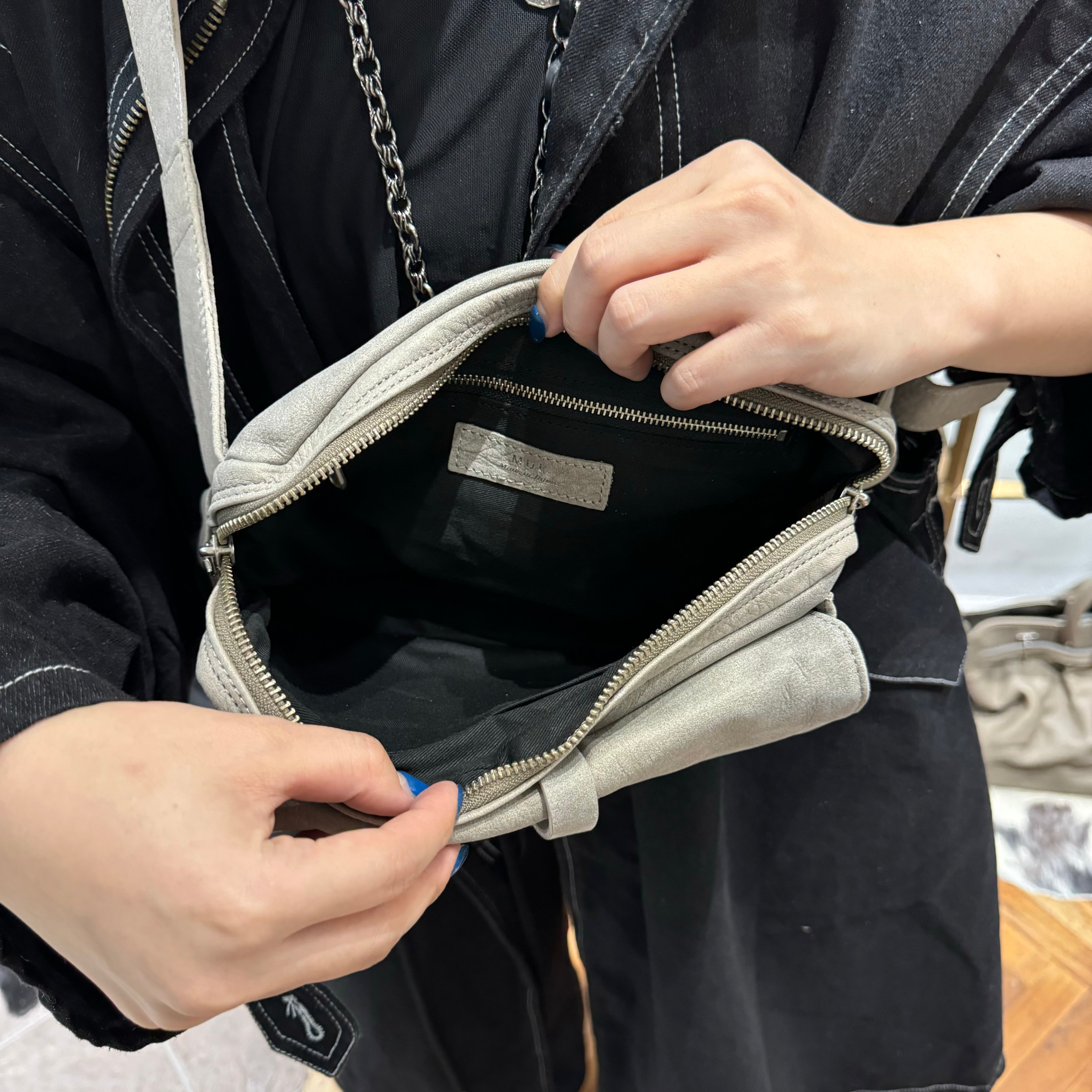 ⚠️予約【MUL013-502339】 ボディバック -エンボスグレージュ- ※R7. 6月末納品予定