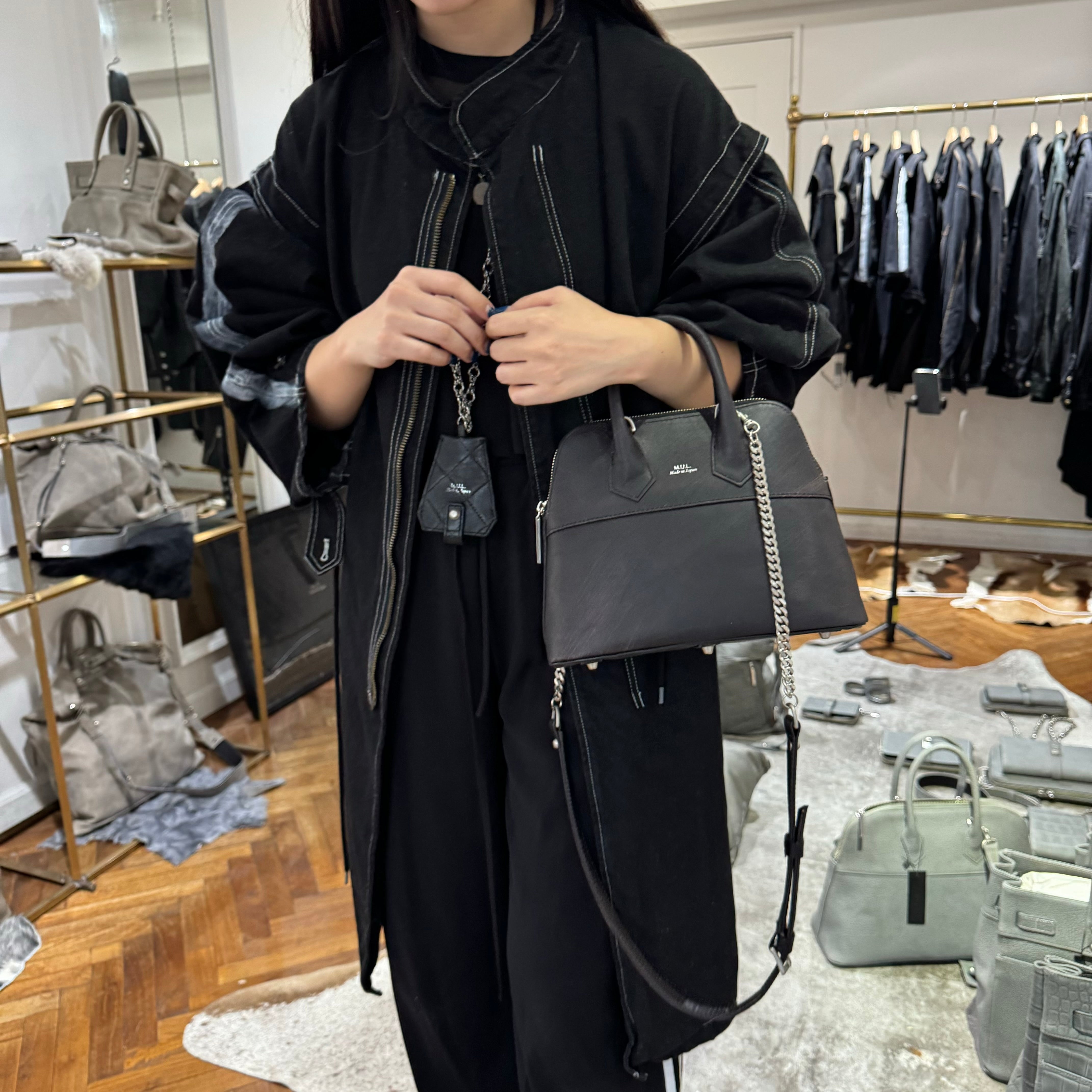 ⚠️予約【M.U.L.】ラウンドトート スクラッチ型押し -vintage ブラック- ※R7. 6月末納品予定