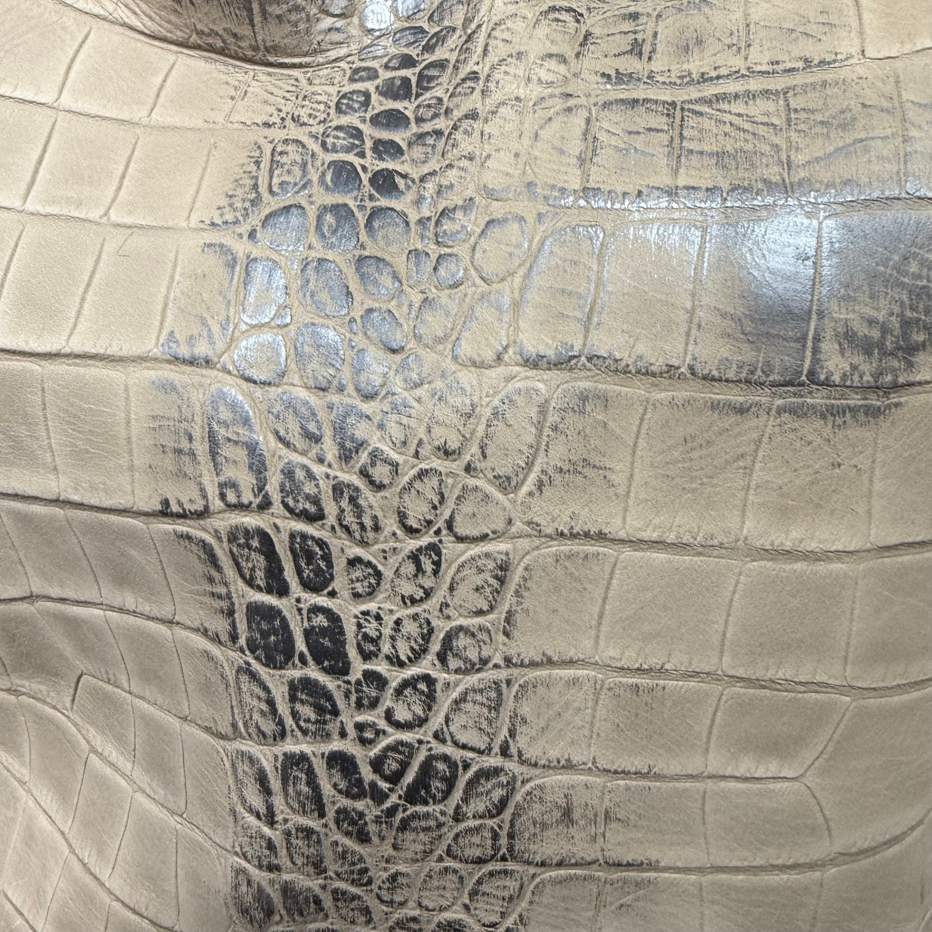 【MUL085】バケットトートM ‐グレージュ- クロコダイル型押し シルバーライン入り ※7/2〜7/12より事務所から順次発送予定