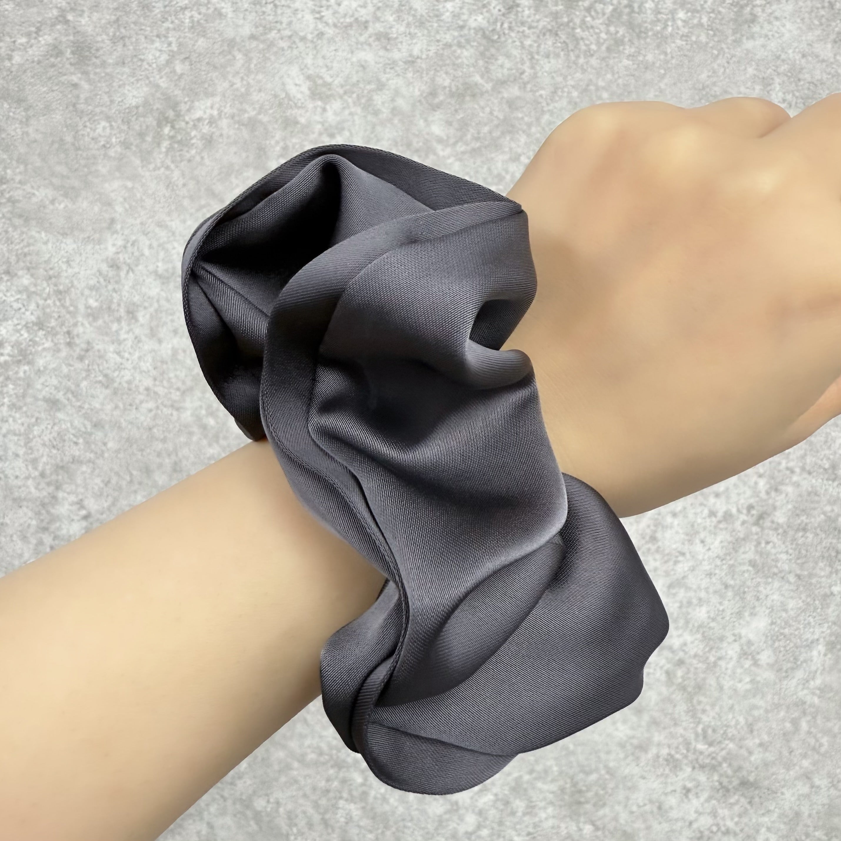 ボリュームシュシュ -グレー- ※5/7〜13迄に順次発送予定