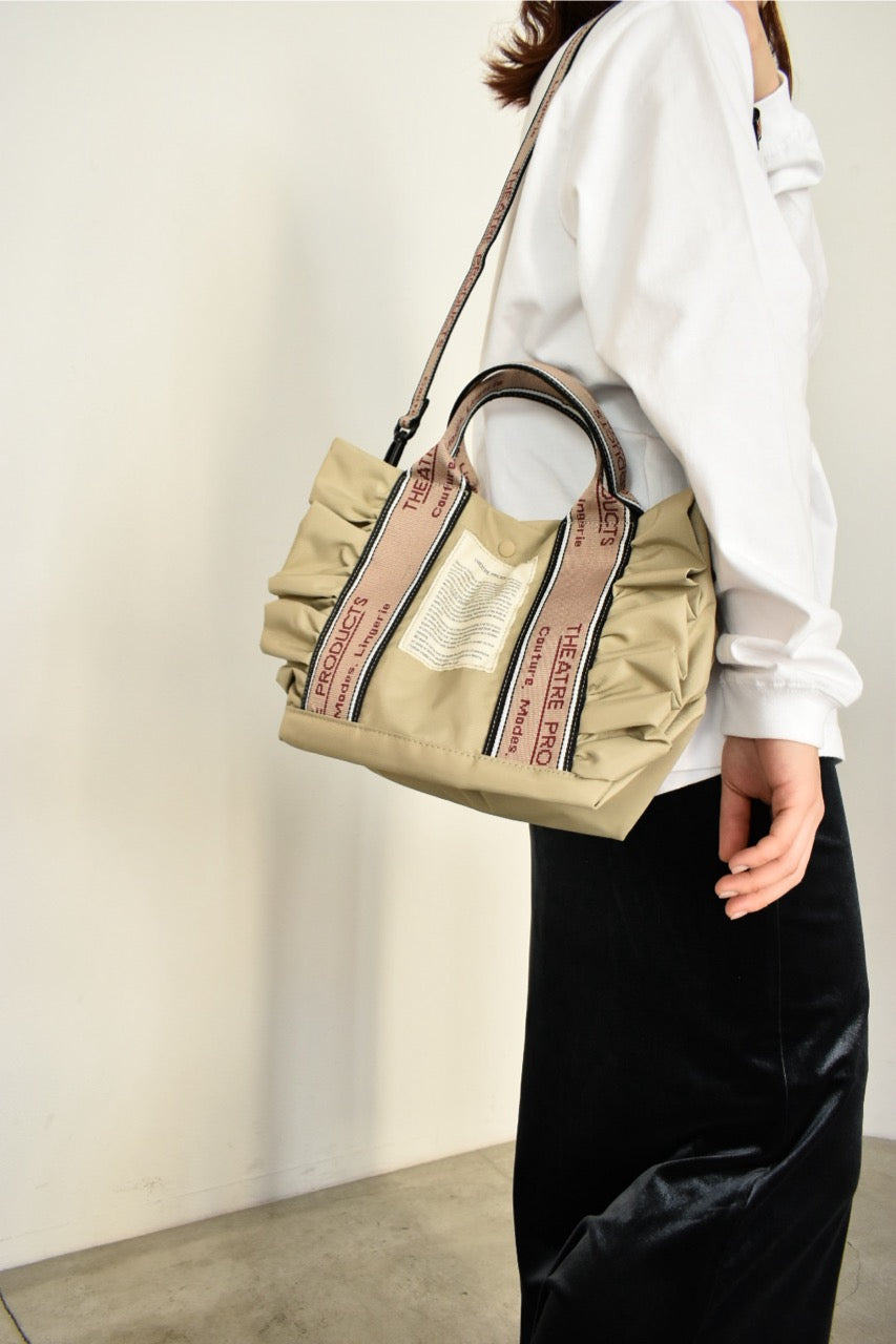 【THEATRE PRODUCTS】ナイロンフリル2WAYバッグ“テムズ”M ベージュ ※5/9〜15より順次配送