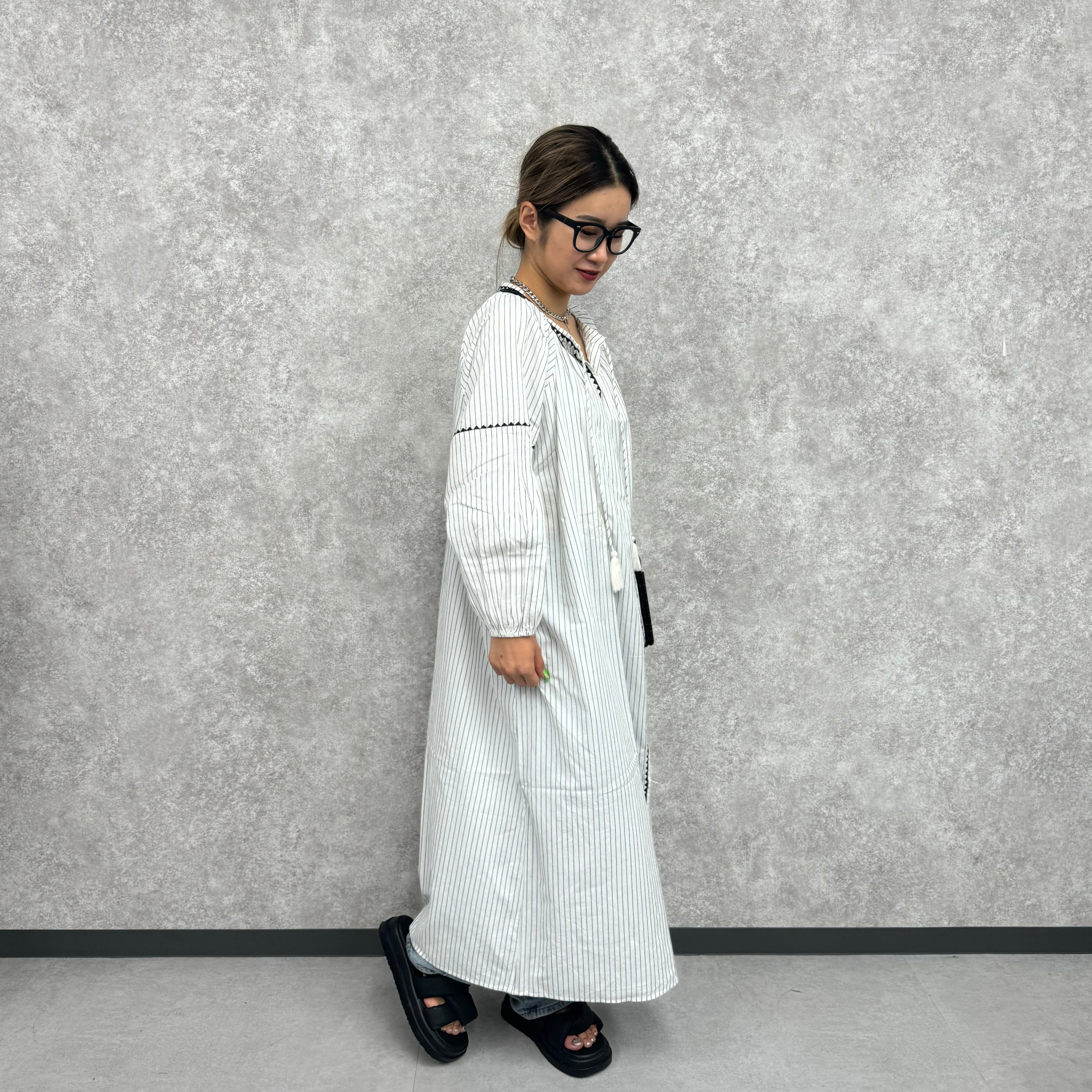 【hunch】キャンブリックボイル 配色刺繍ワンピース -オフホワイト- ※8/27-9/2より順次配送予定