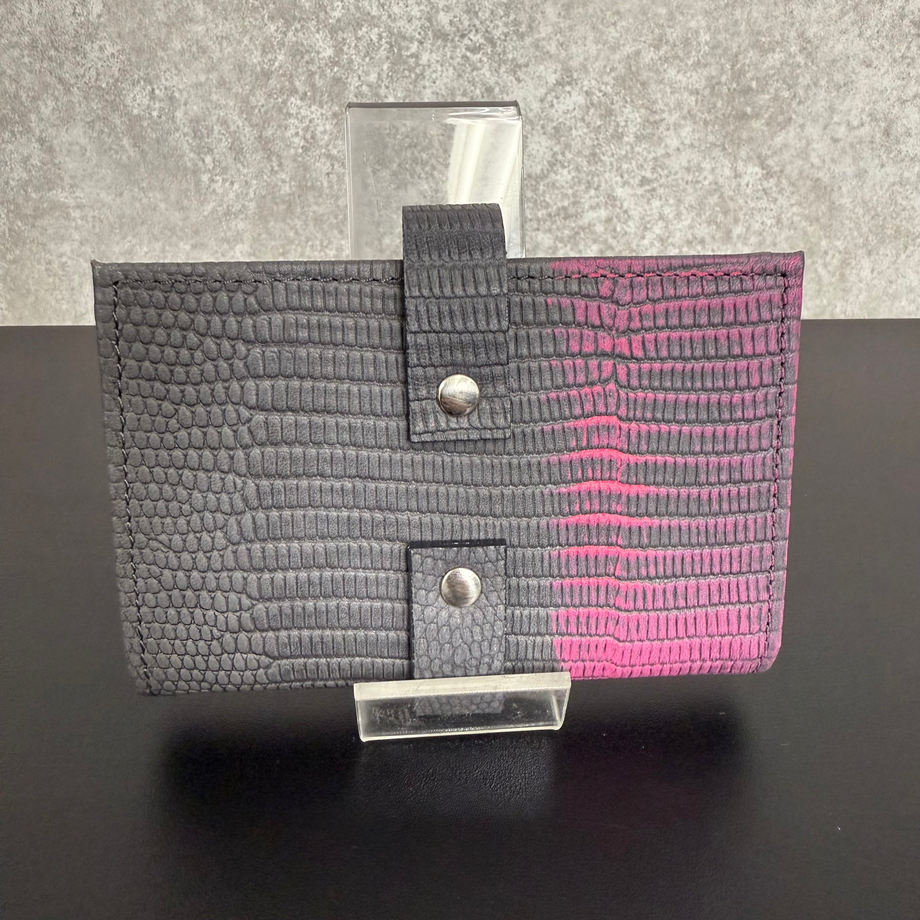 【MUL123】カードケース ‐グレー‐ リザード型押し シルバー金具 ピンクライン入り ※7/2〜7/12より事務所から順次発送予定