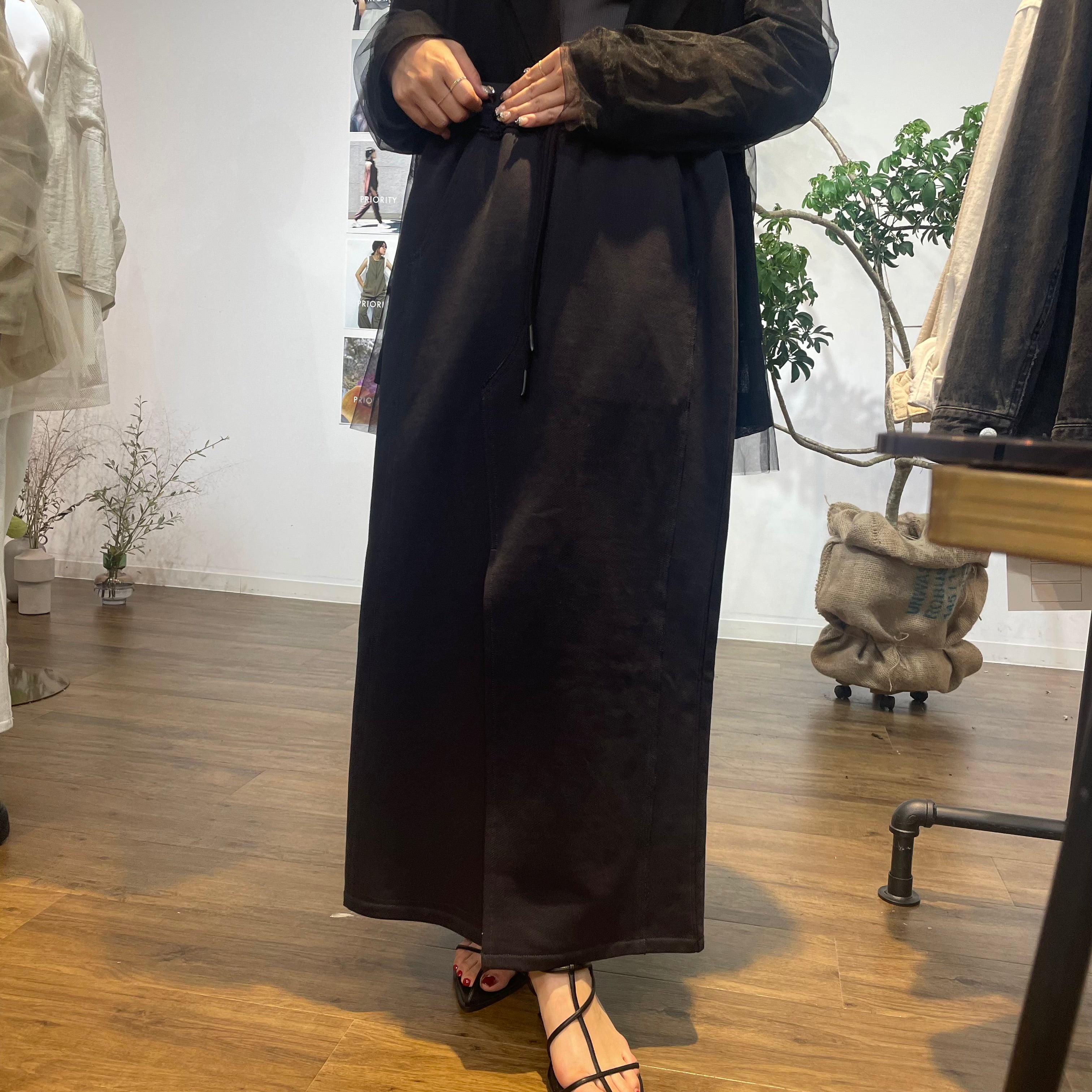 【予約】【PRIORITY】スリット入りロングスカート チャコール ※2月上旬より順次発送