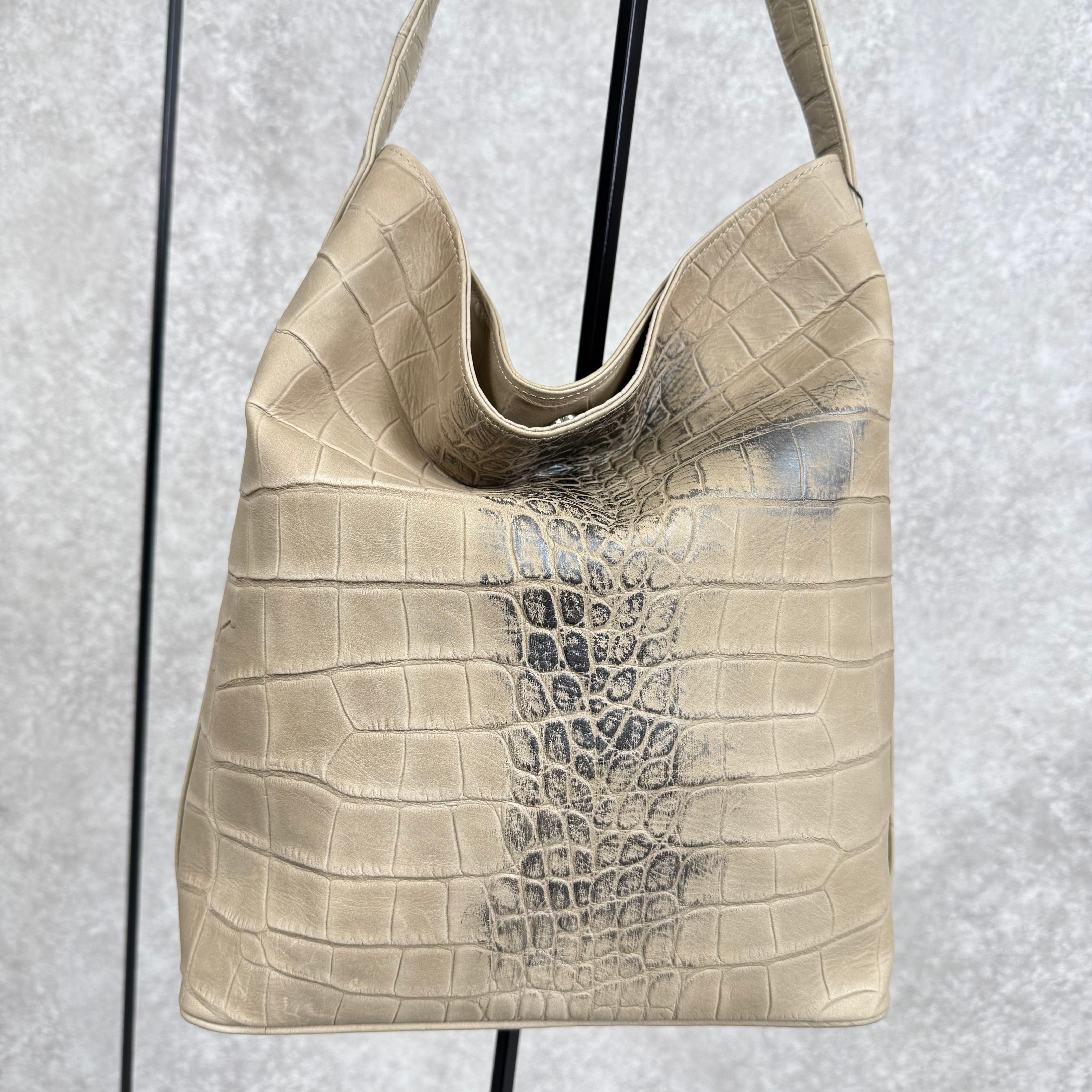 【MUL085】バケットトートM ‐グレージュ- クロコダイル型押し シルバーライン入り ※7/2〜7/12より事務所から順次発送予定