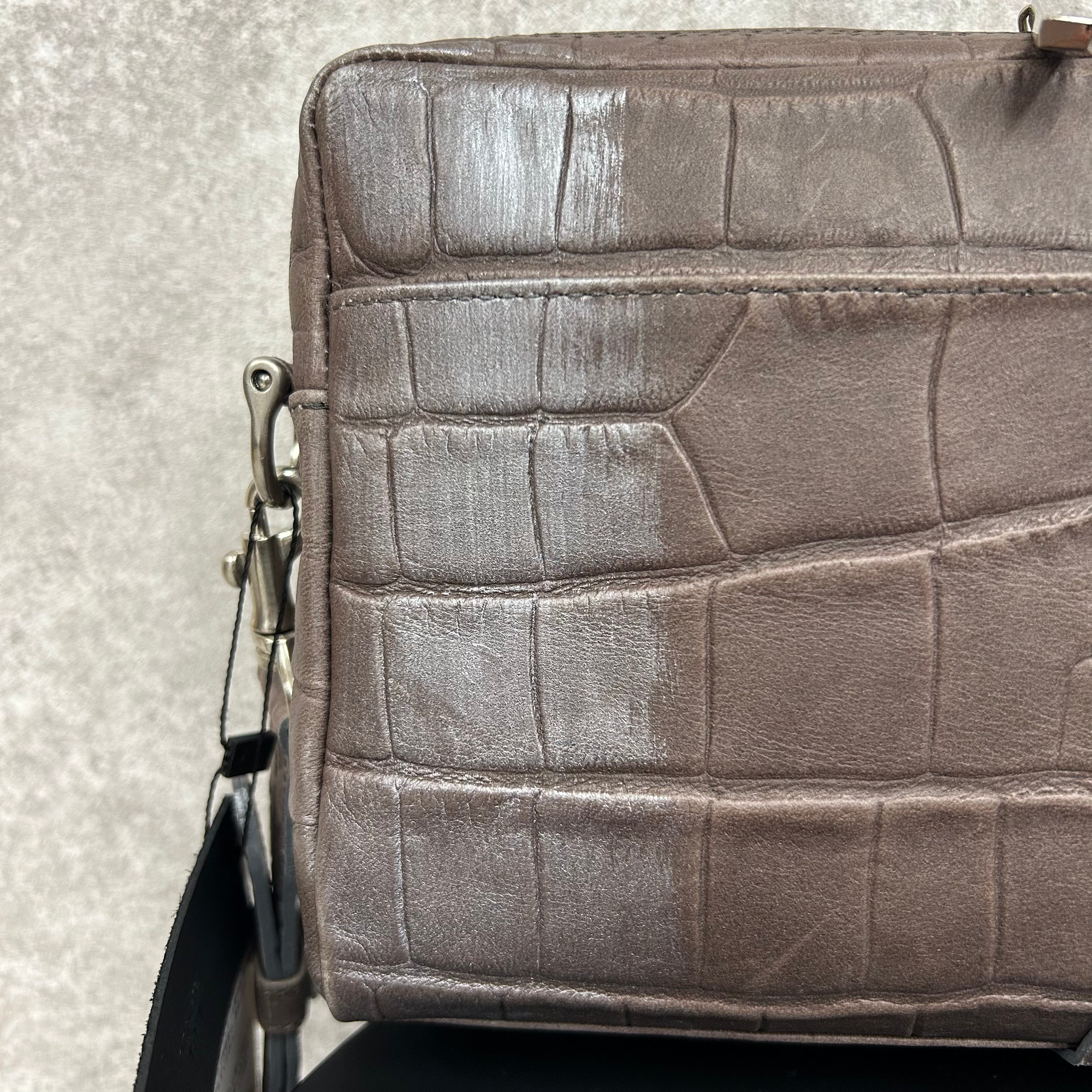 【MUL040】ショルダーバッグ オークダーク クロコダイル型押し レザーショルダー -シルバーライン- ※2/10〜17頃より順次発送予定