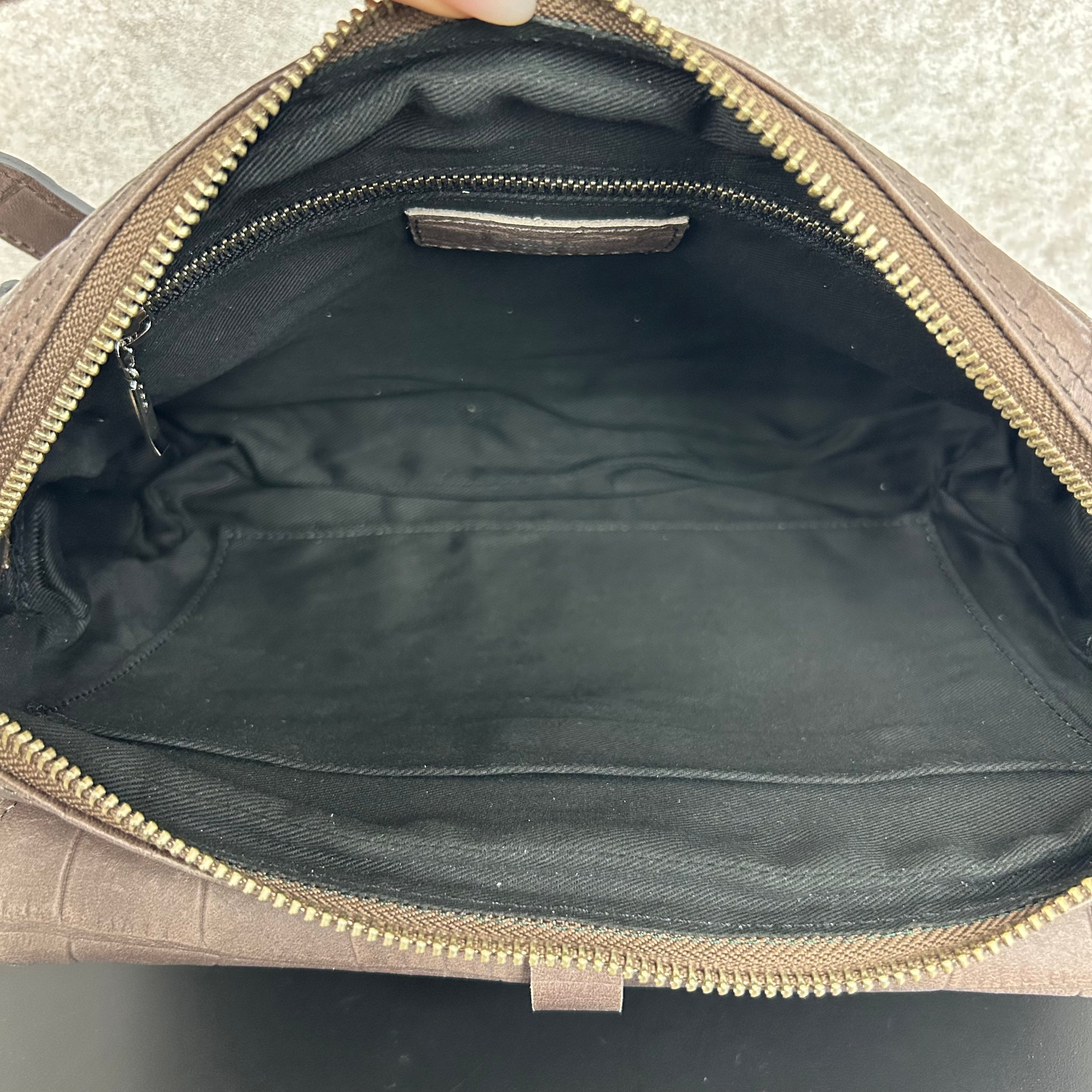 【MUL040】ショルダーバッグ オークダーク クロコダイル型押し レザーショルダー -シルバーライン- ※2/10〜17頃より順次発送予定