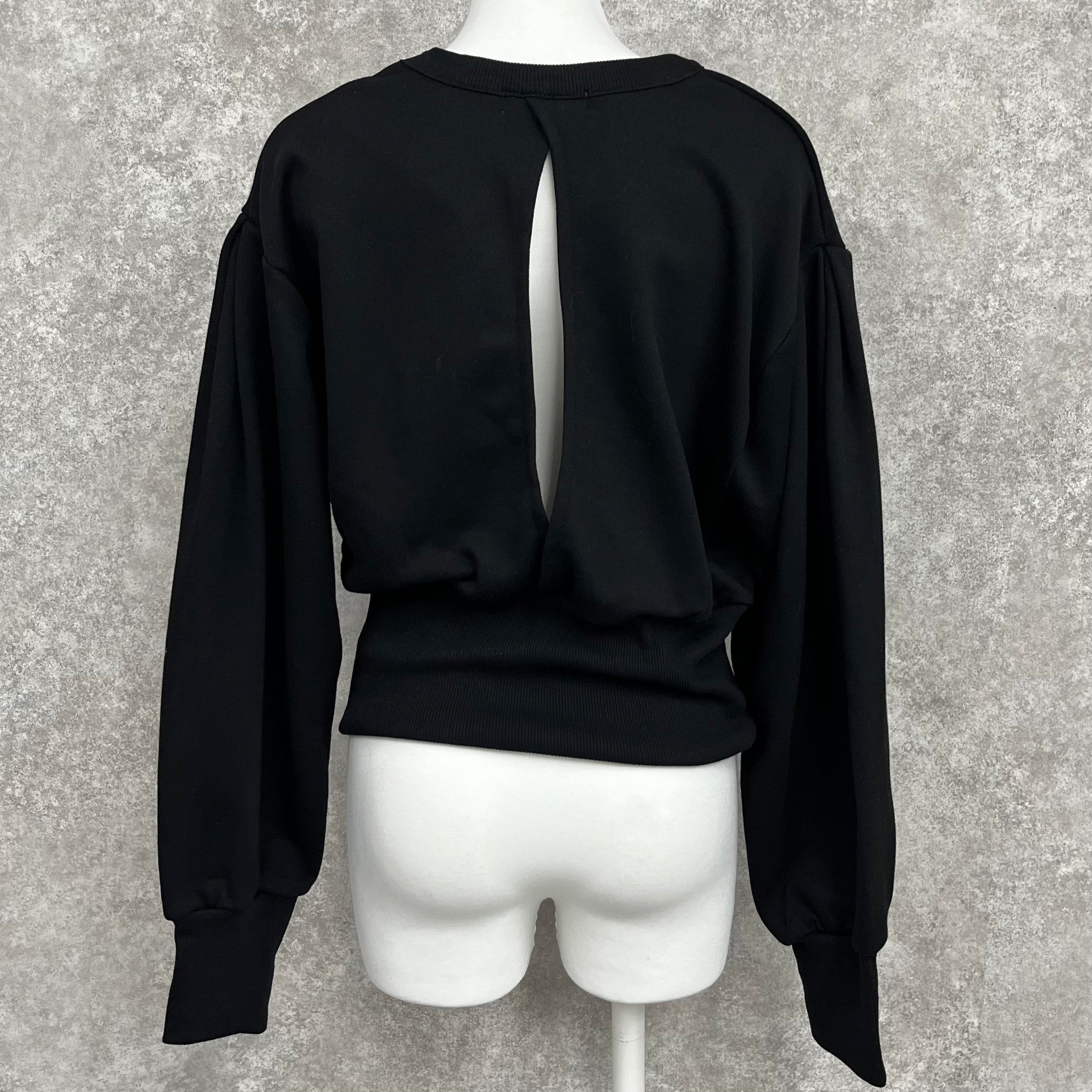 バックあきデザインプルオーバー -クロ- ※6/4~10迄に順次発送予定