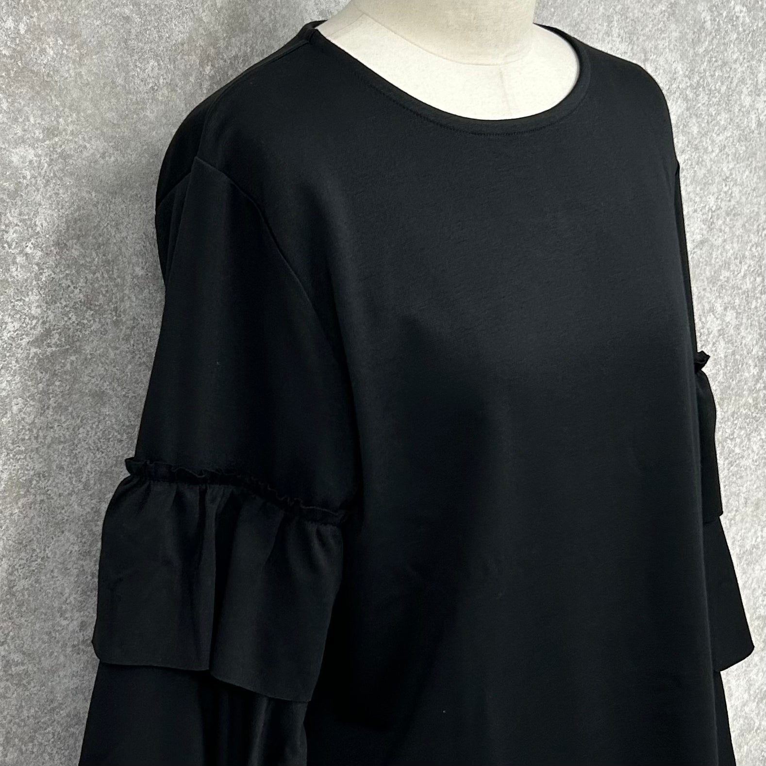 袖フリルTシャツ -ブラック- ※3/19~3/25迄に順次発送予定