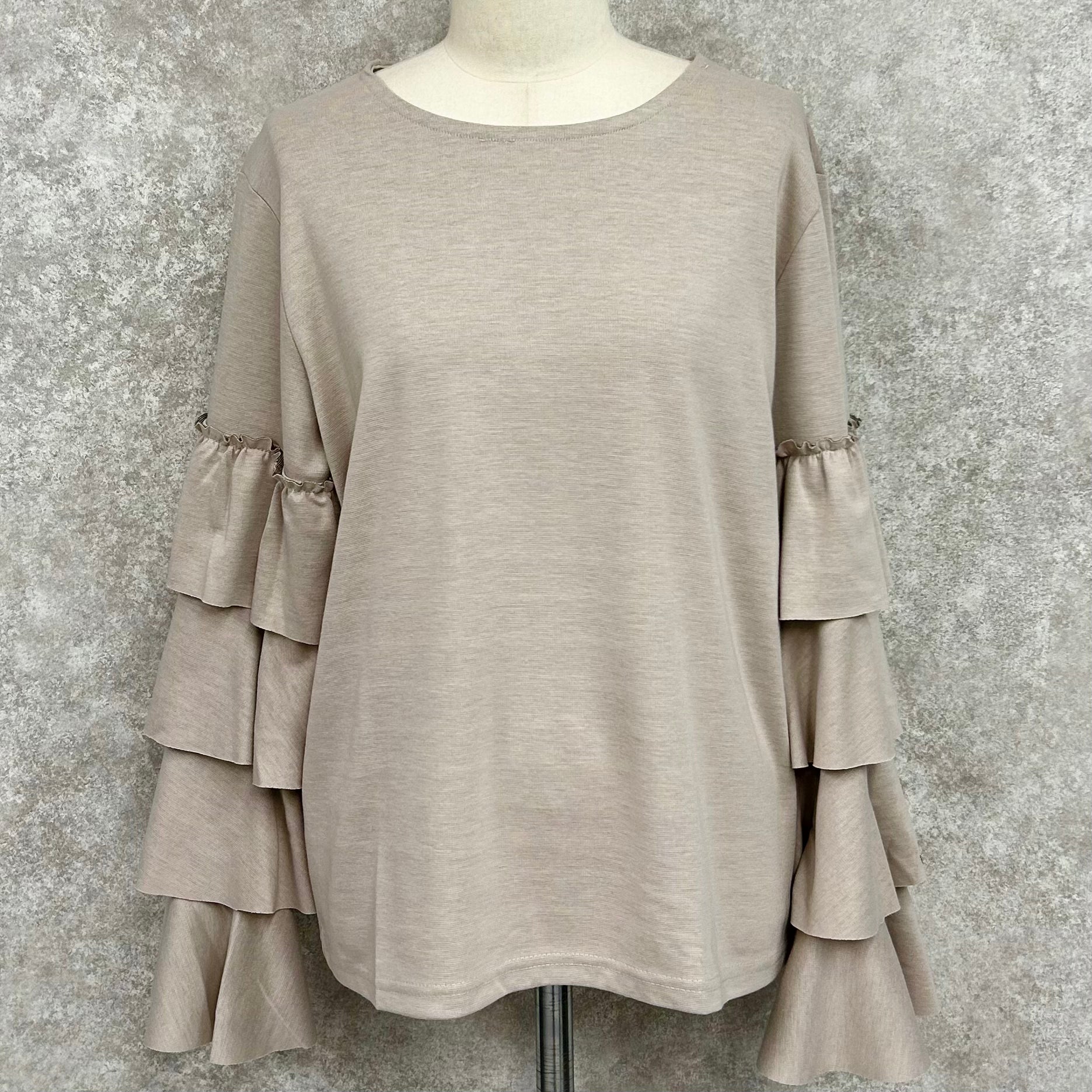 袖フリルTシャツ -ベージュ- ※3/19~3/25迄に順次発送予定