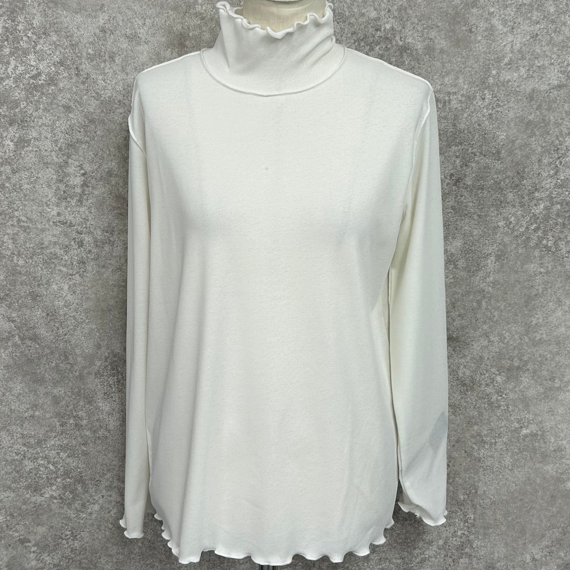 梨地メロー使いハイネックトップス -オフホワイト- ※3/26-4/1迄に順次発送予定