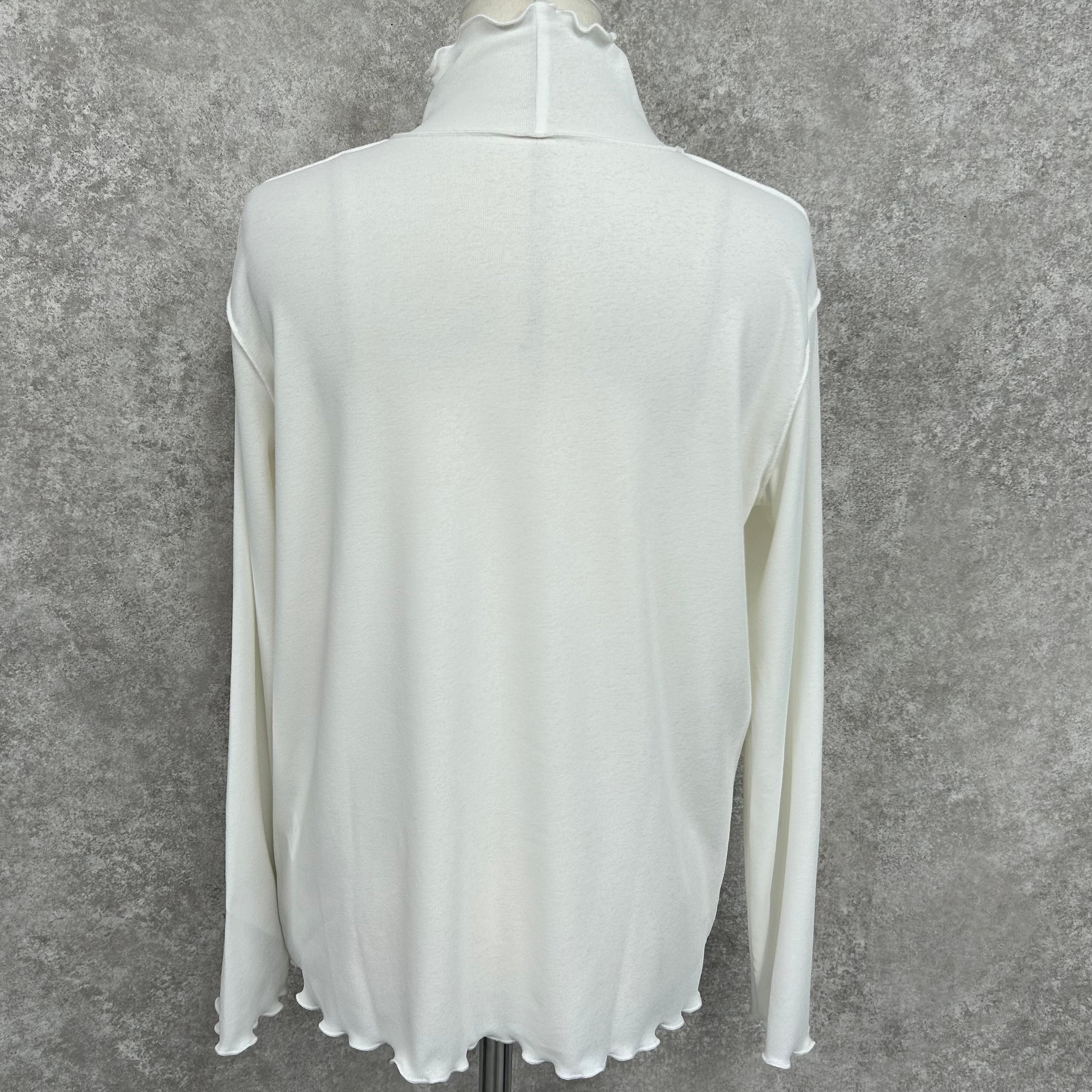 梨地メロー使いハイネックトップス -オフホワイト- ※3/26-4/1迄に順次発送予定