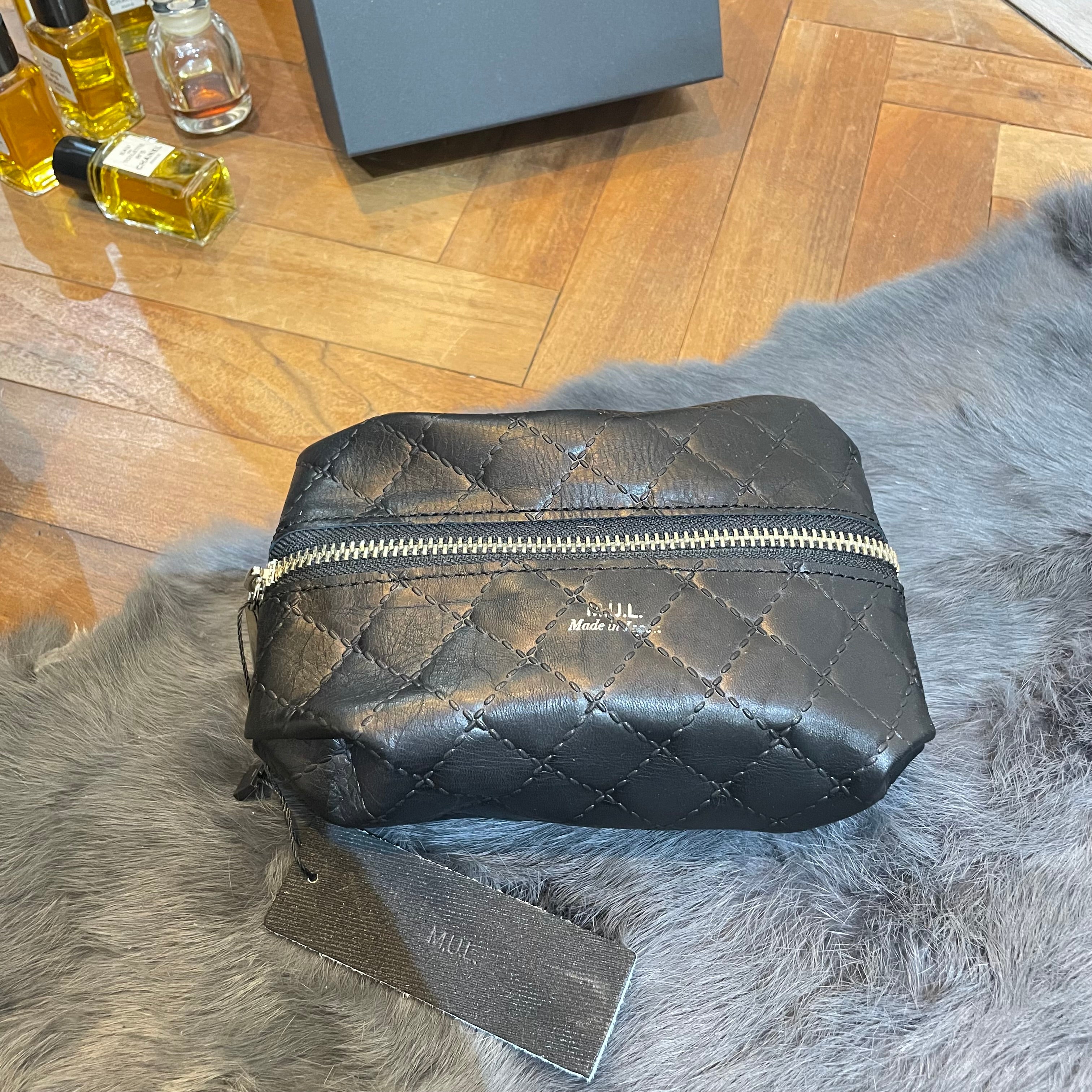 【M.U.L.】レザーポーチ -ブラック- キルティング型押し ※4/22~26順次発送予定