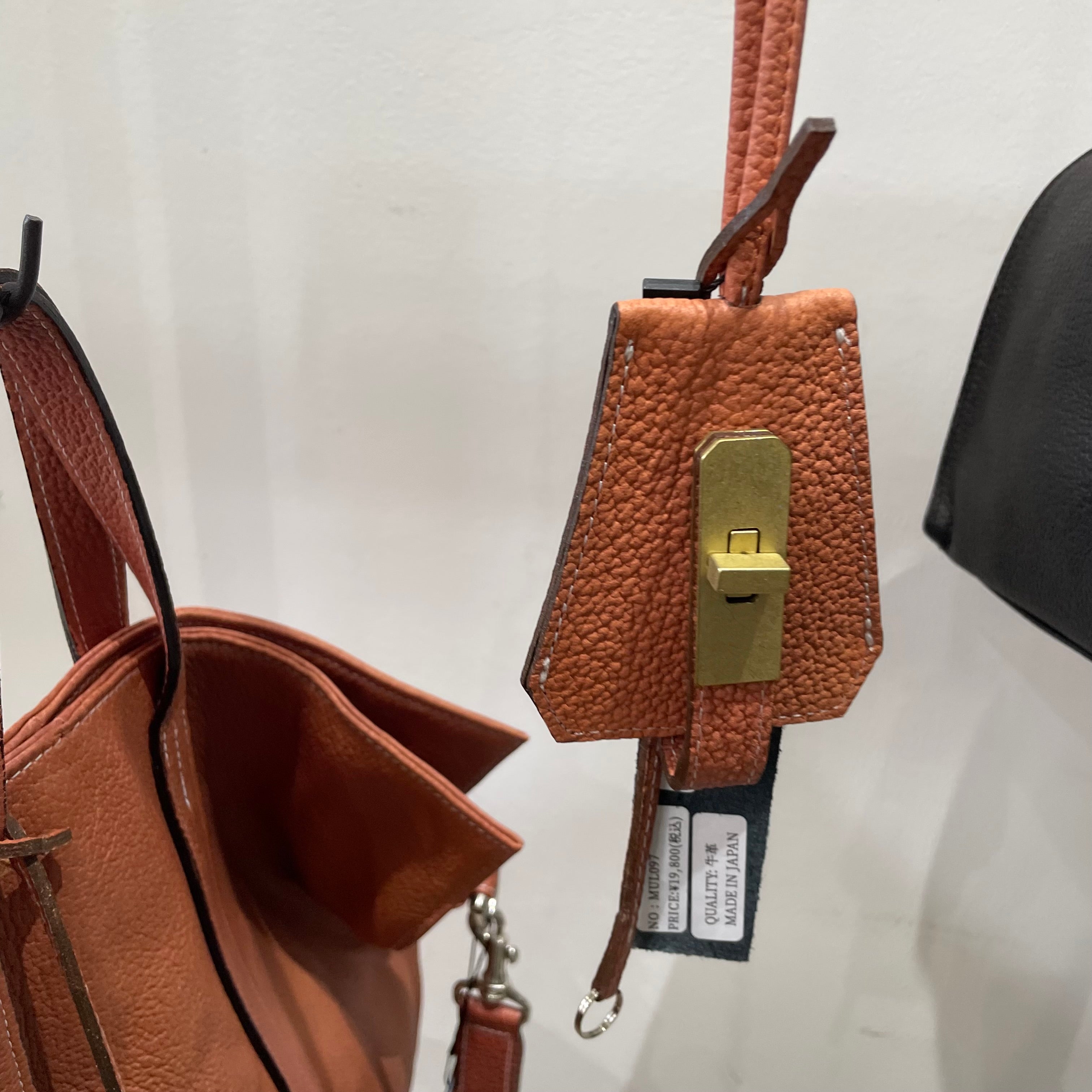 【M.U.L.】レザーキーネックレス -オレンジ- シボ型押し ※4/22~26順次発送予定