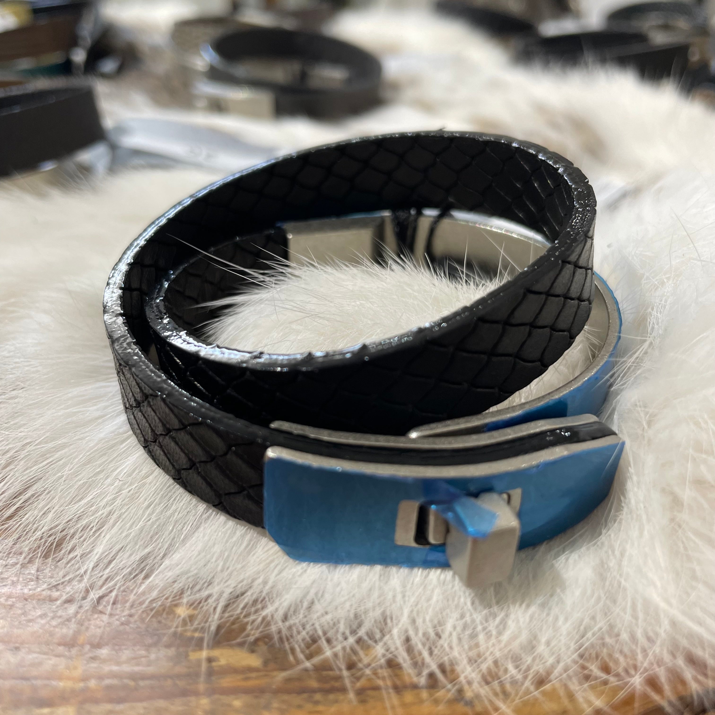 【M.U.L.】ブレスレット マットシルバー -ダークグレー- リザード型押し ※4/22~26順次発送予定