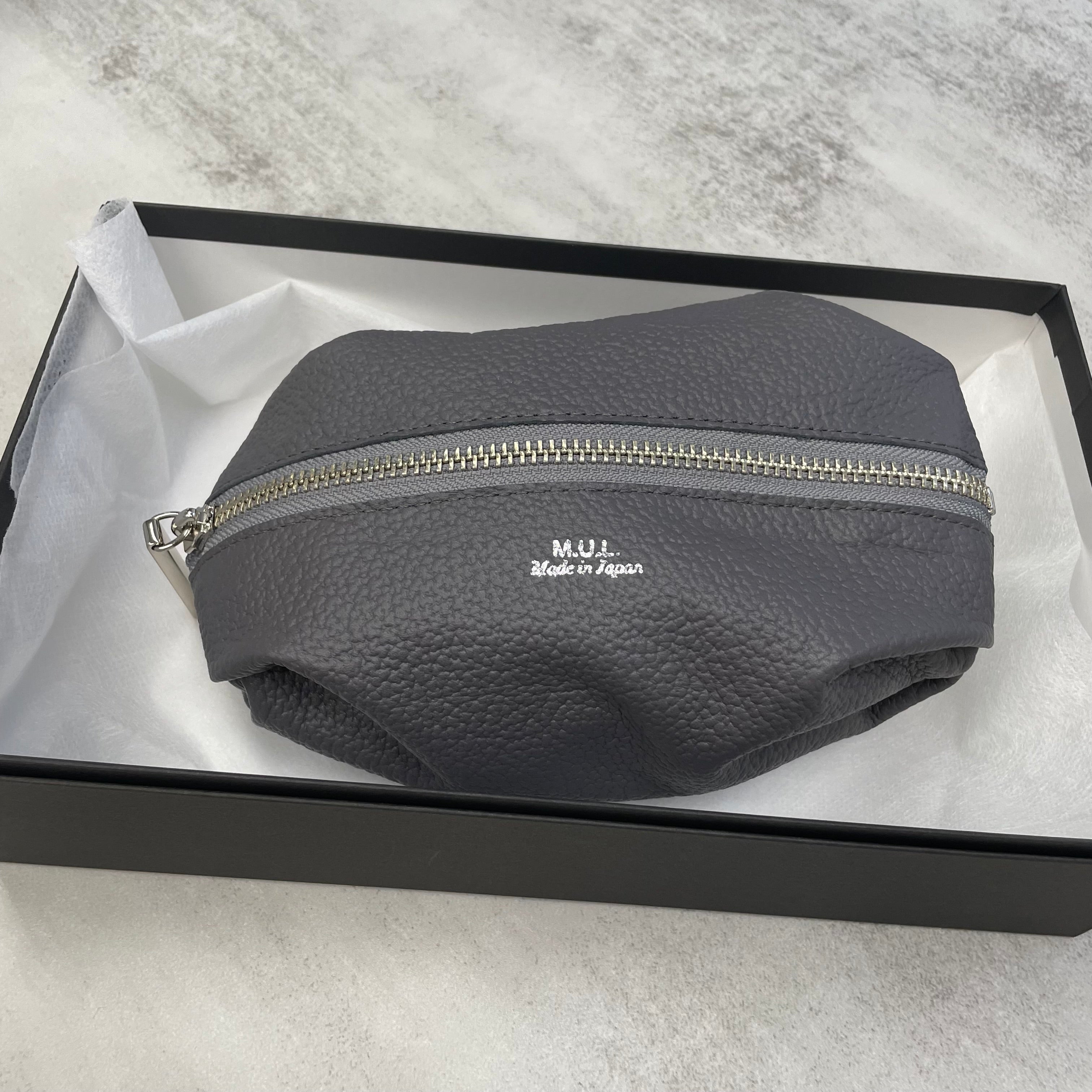 【M.U.L.】レザーポーチ -グレー- シボ型押し ※即日配送