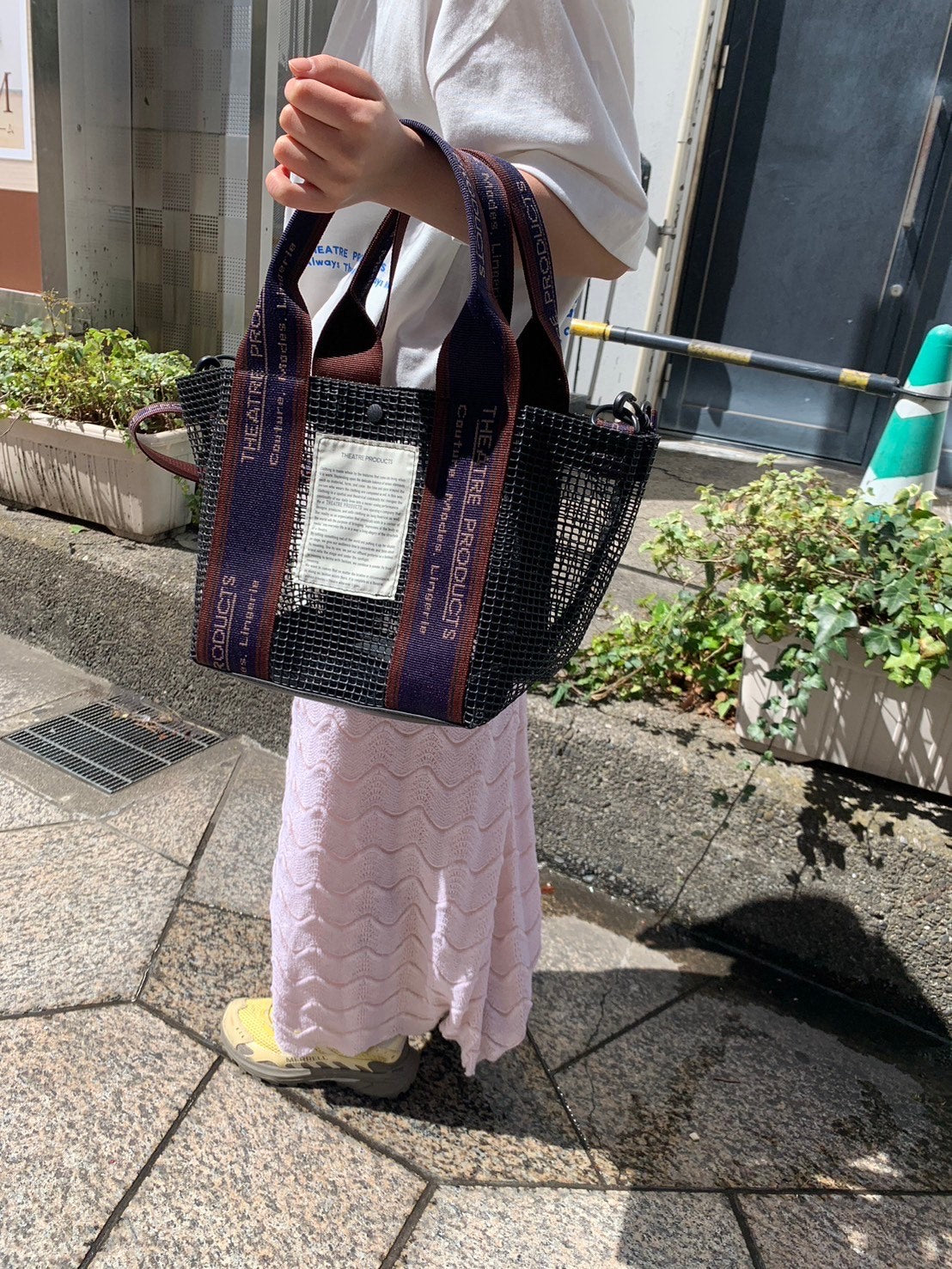 【THEATRE PRODUCTS】PVCメッシュバッグ“テムズ”M -ブラック- ※5/16〜22より順次発送