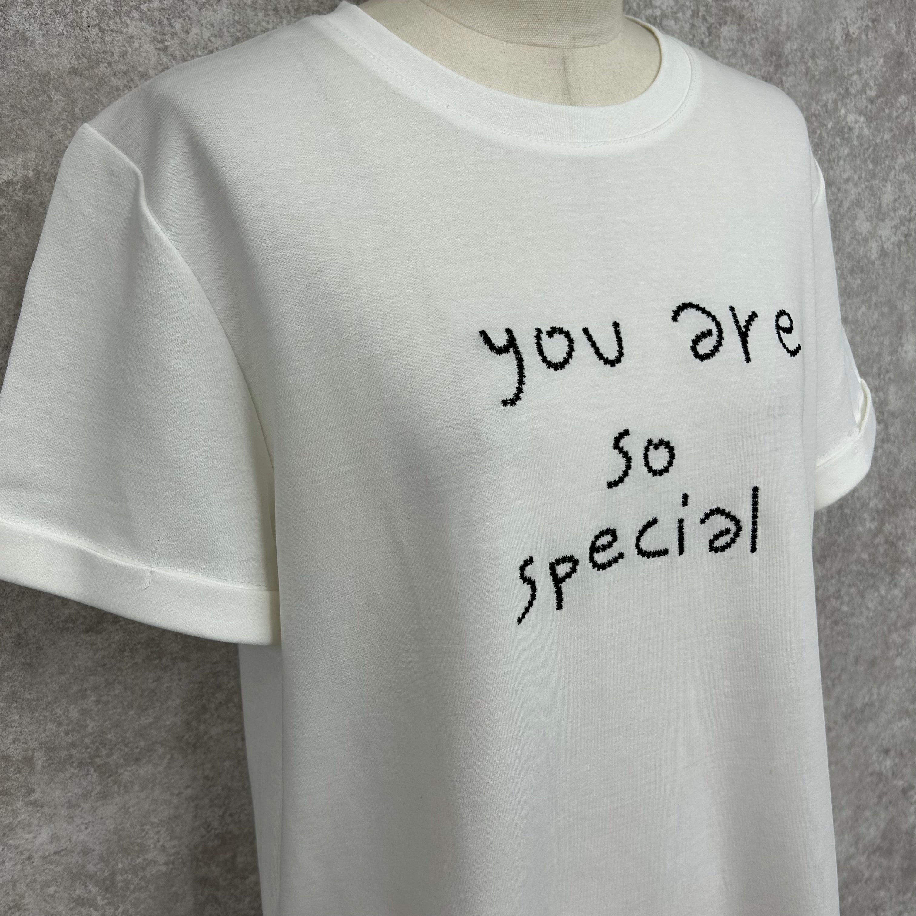 リップケース付き 英字ロゴTシャツ -ホワイト- ※7/23〜29迄に順次発送予定
