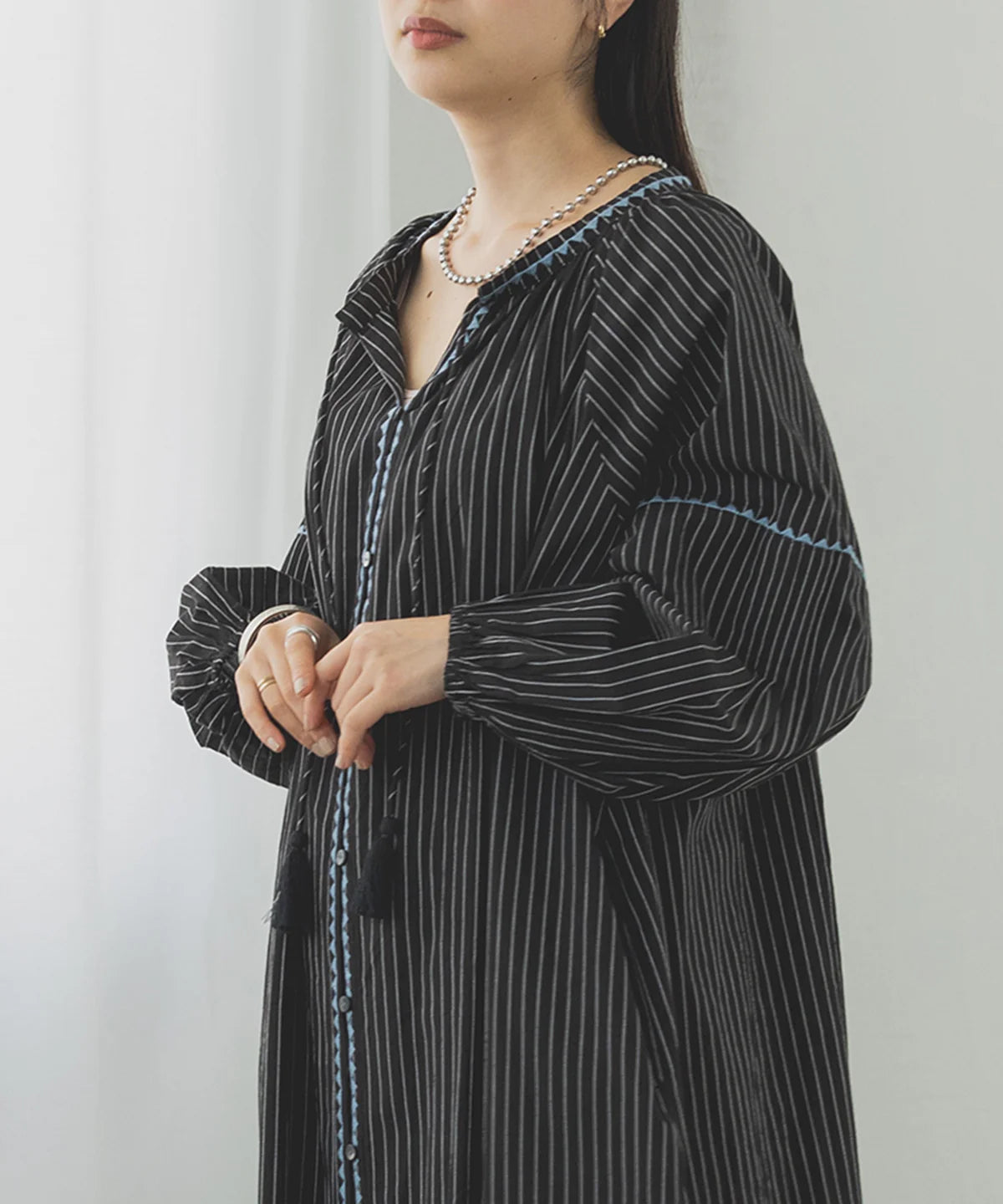 【hunch】キャンブリックボイル 配色刺繍ワンピース -ブラック- ※8/27-9/2より順次配送予定