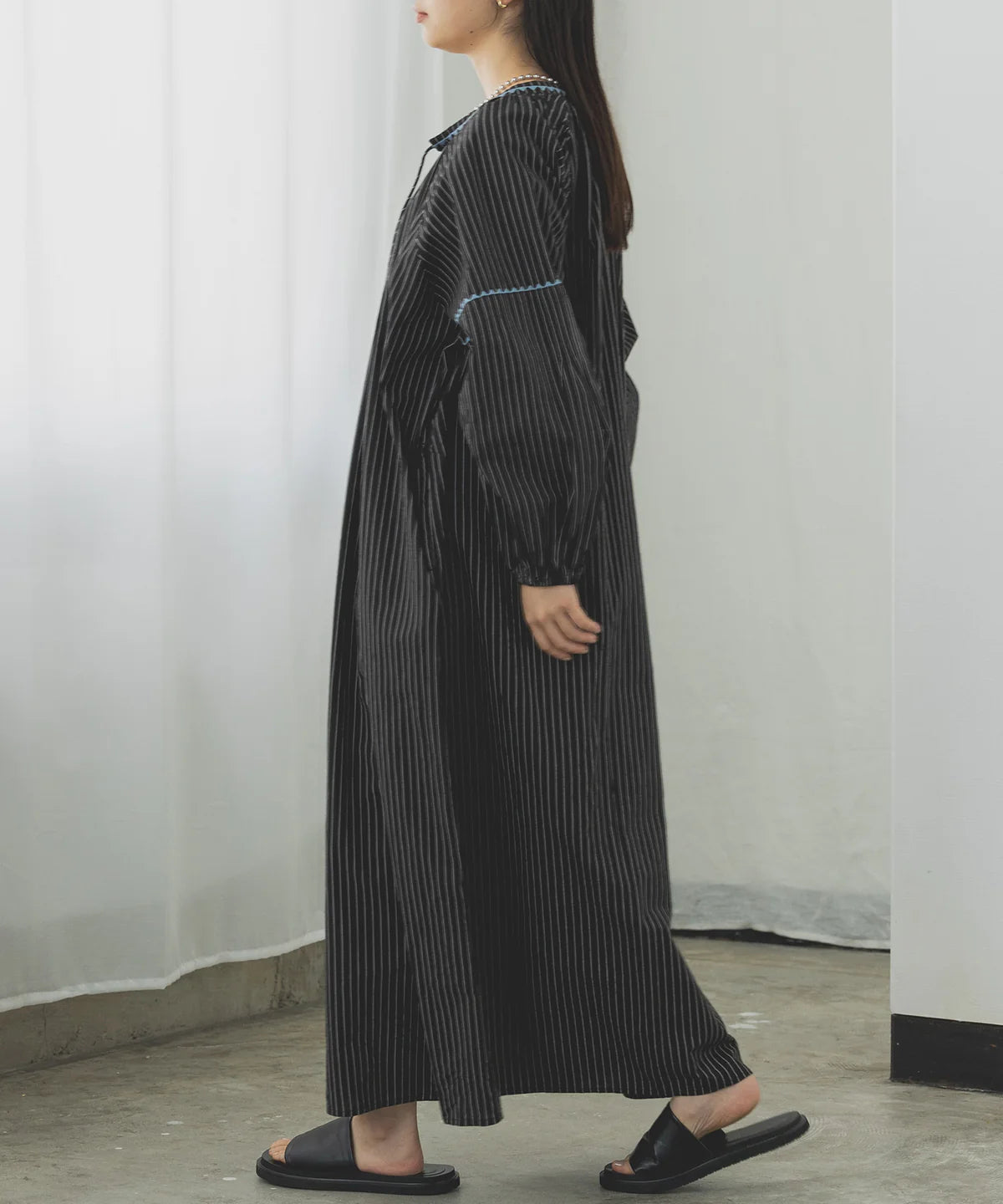 【hunch】キャンブリックボイル 配色刺繍ワンピース -ブラック- ※8/27-9/2より順次配送予定