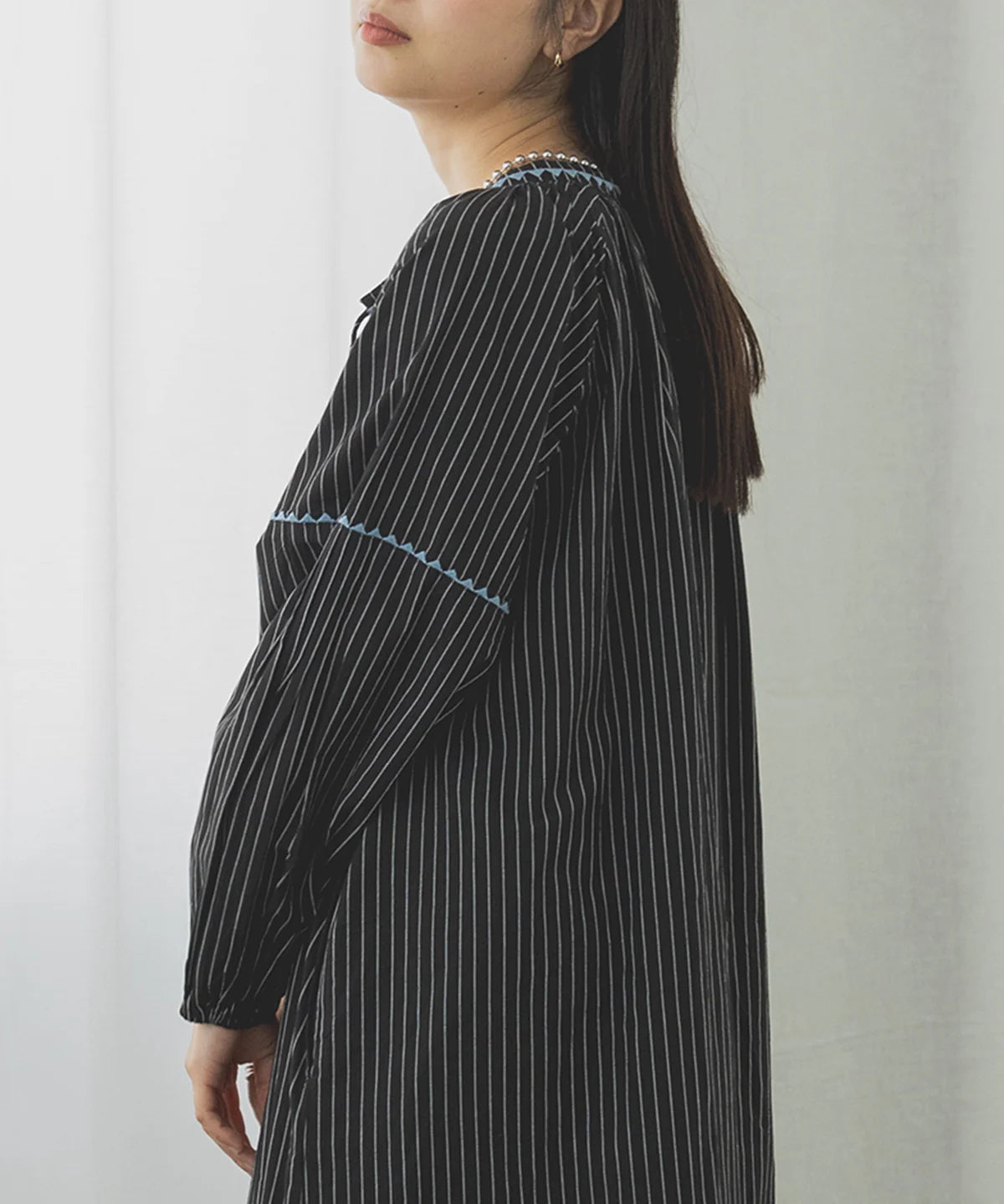 【hunch】キャンブリックボイル 配色刺繍ワンピース -ブラック- ※8/27-9/2より順次配送予定