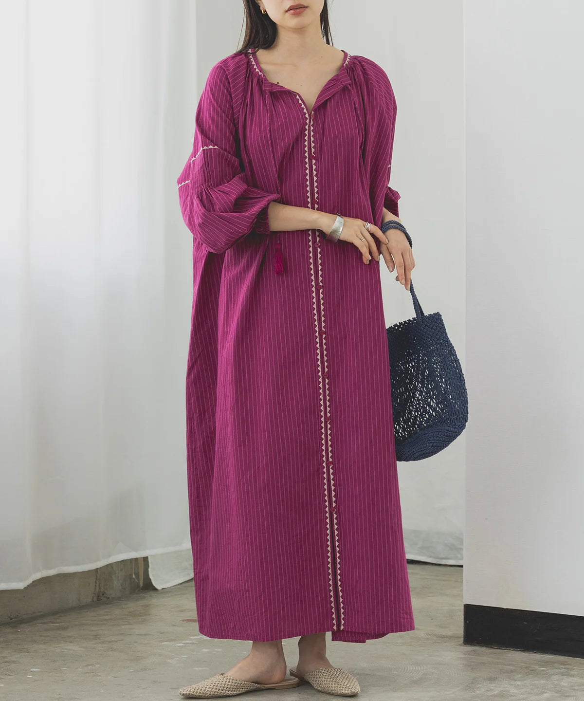 【hunch】キャンブリックボイル 配色刺繍ワンピース -レッドパープル- ※8/27-9/2より順次配送予定
