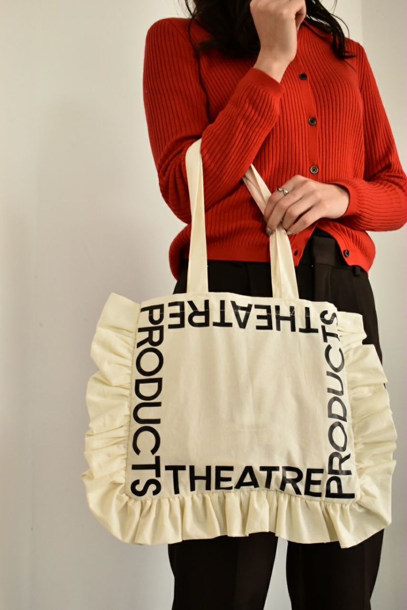 【THEATRE PRODUCTS】フリルロゴトートバッグ　アイボリー  ※5/9〜15より順次発送